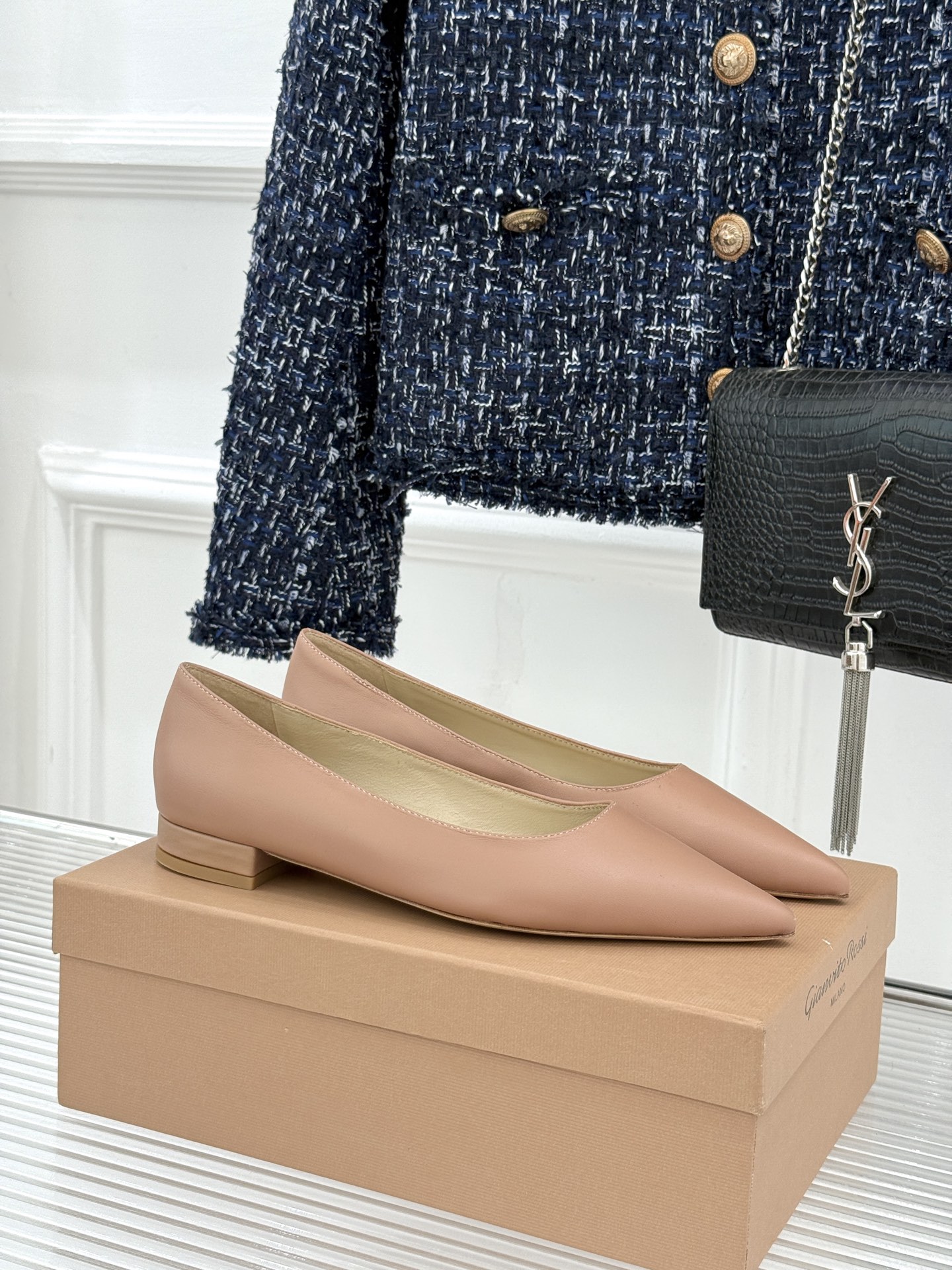 Gianvito Rossi经典极简尖头高跟鞋单鞋以「删繁就简」的意式匠心将高奢质感藏于利落线条让每一步