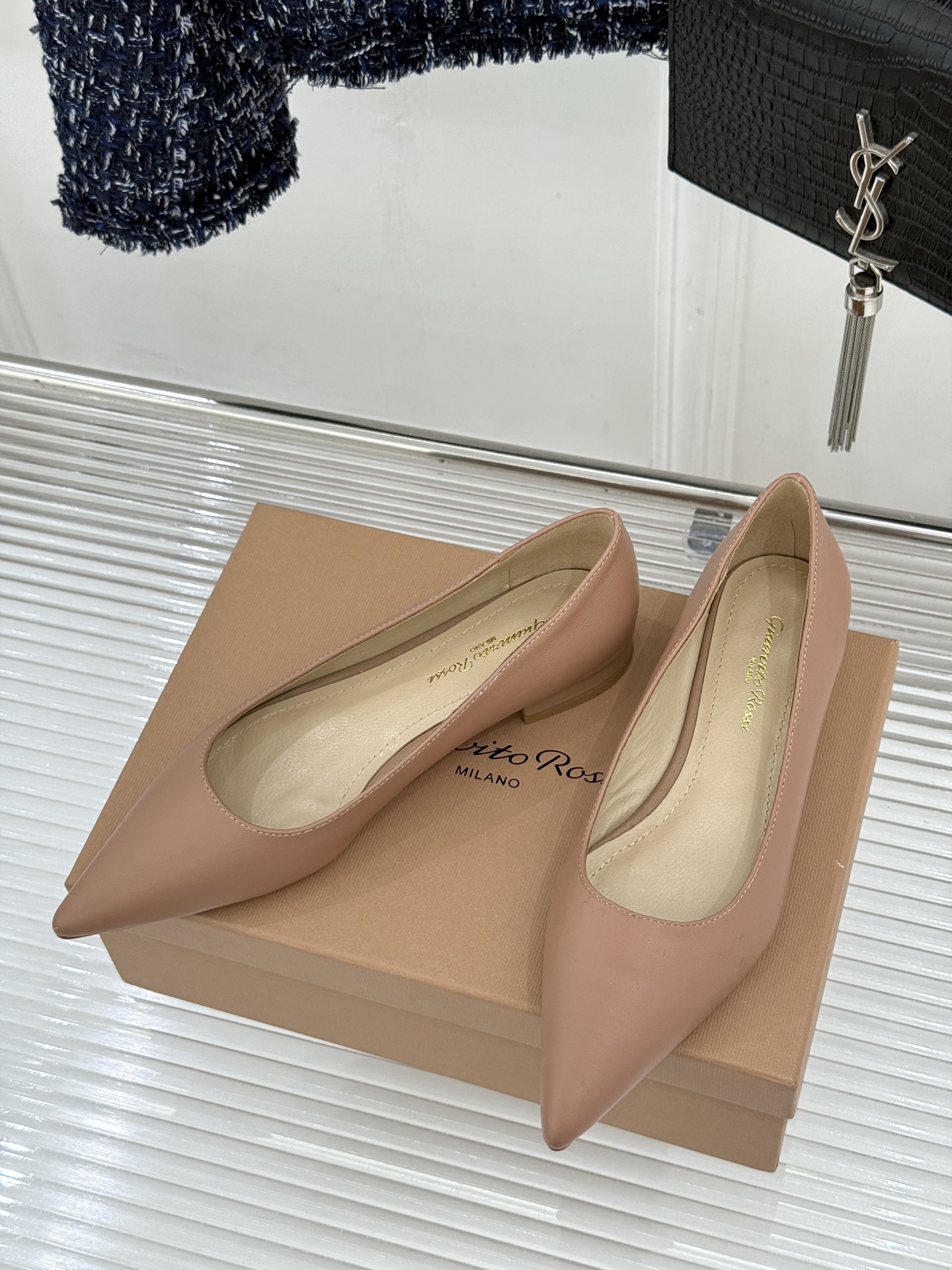 Gianvito Rossi经典极简尖头高跟鞋单鞋以「删繁就简」的意式匠心将高奢质感藏于利落线条让每一步