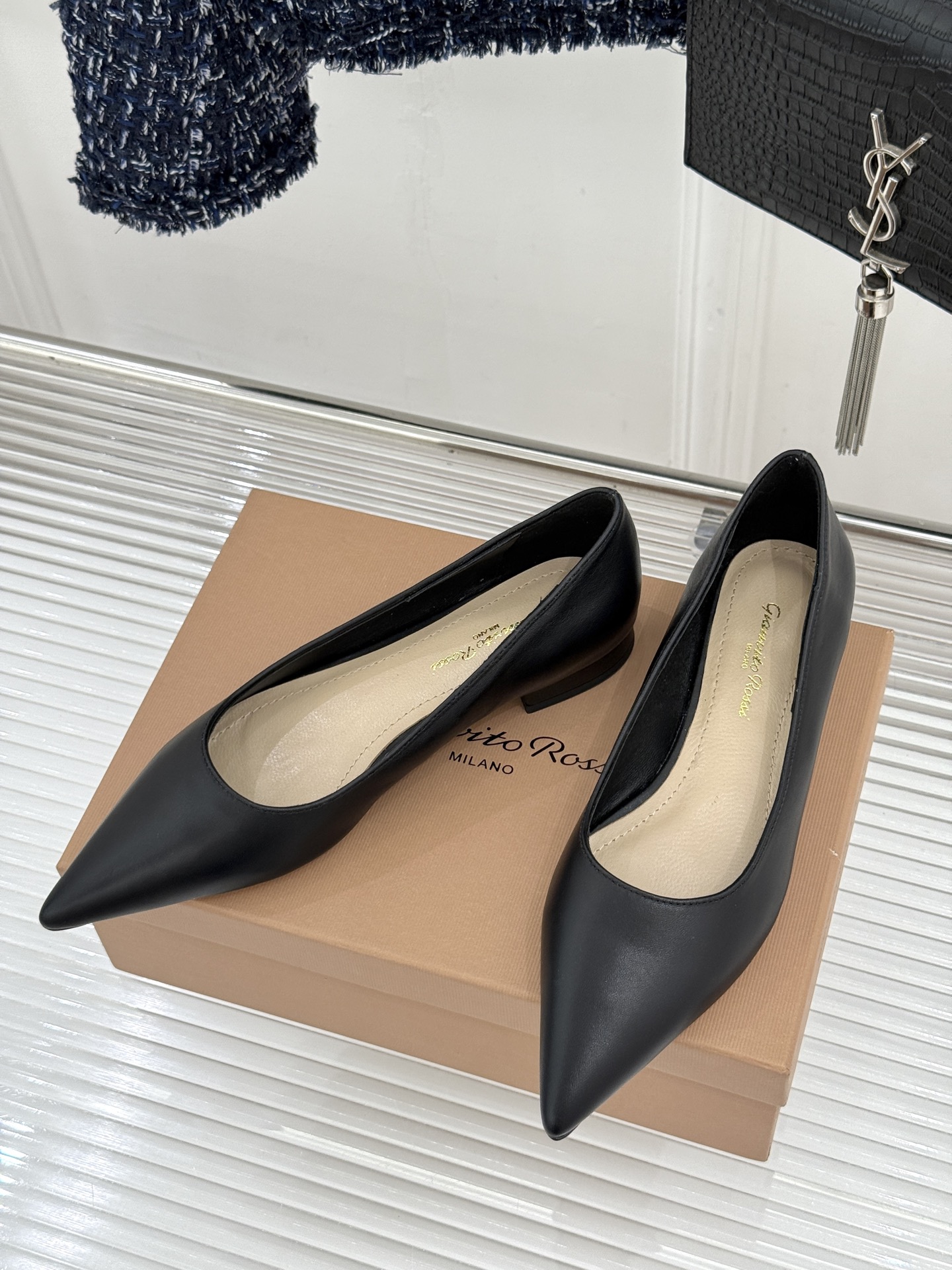 Gianvito Rossi经典极简尖头高跟鞋单鞋以「删繁就简」的意式匠心将高奢质感藏于利落线条让每一步