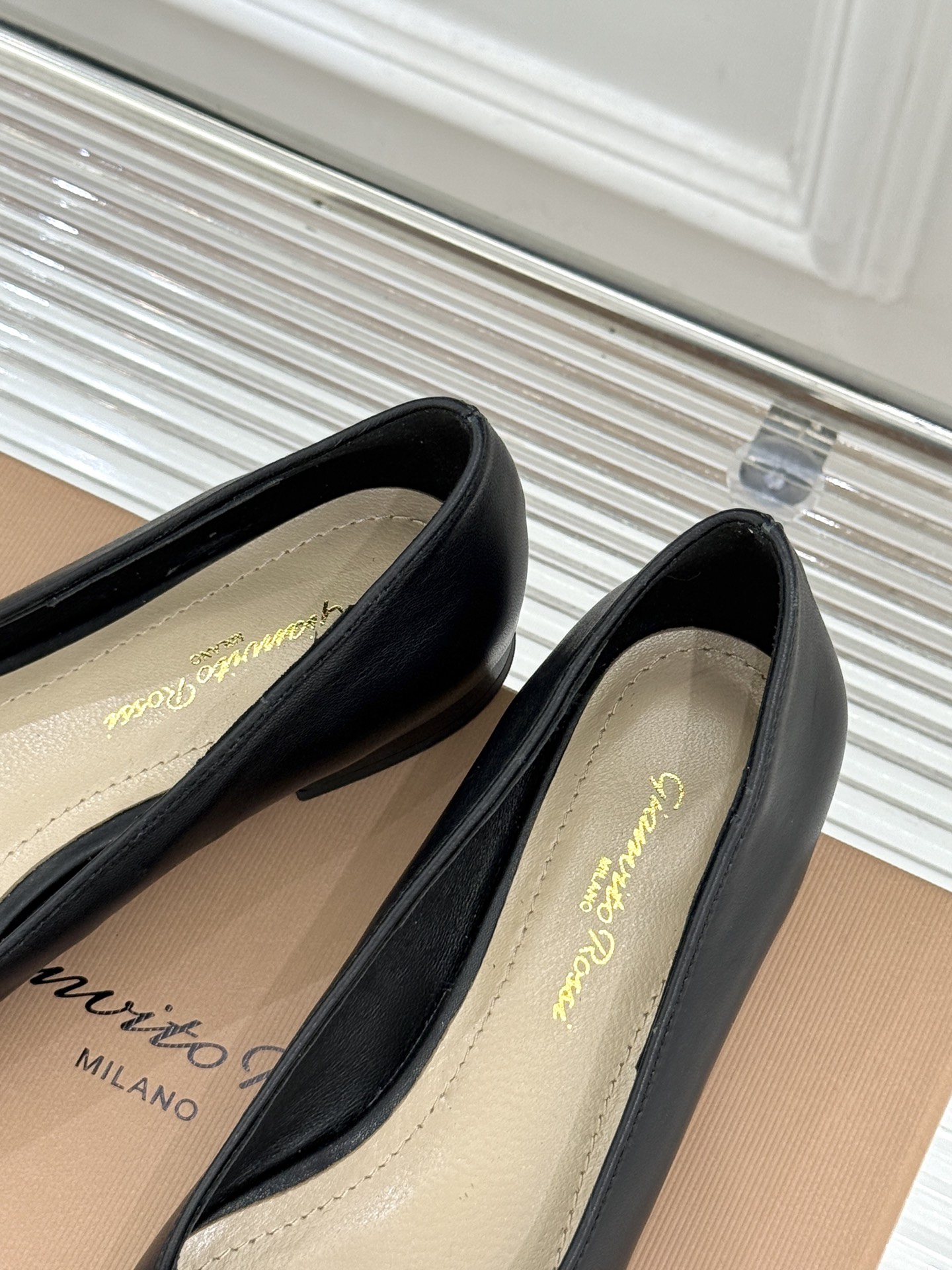 Gianvito Rossi经典极简尖头高跟鞋单鞋以「删繁就简」的意式匠心将高奢质感藏于利落线条让每一步