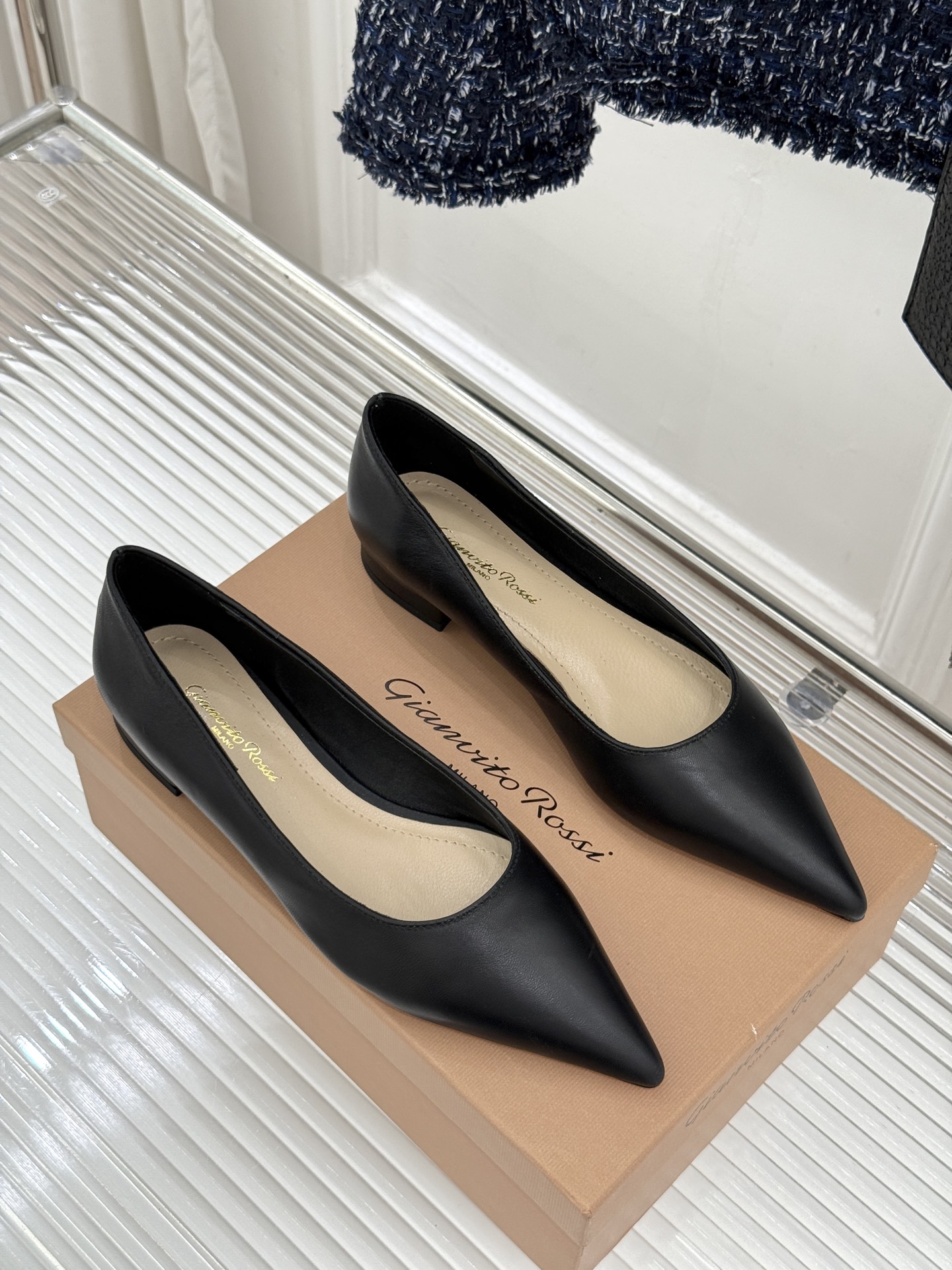 Gianvito Rossi经典极简尖头高跟鞋单鞋以「删繁就简」的意式匠心将高奢质感藏于利落线条让每一步