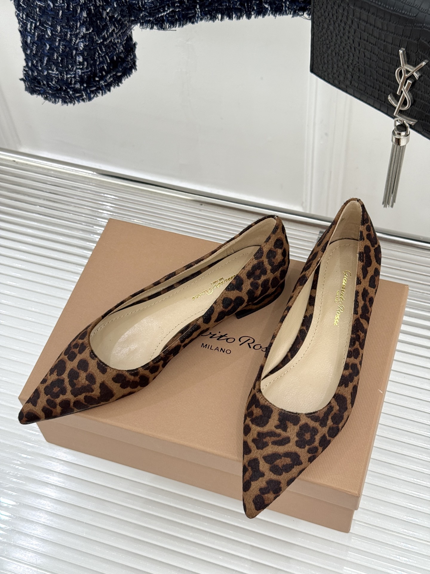 Gianvito Rossi经典极简尖头高跟鞋单鞋以「删繁就简」的意式匠心将高奢质感藏于利落线条让每一步