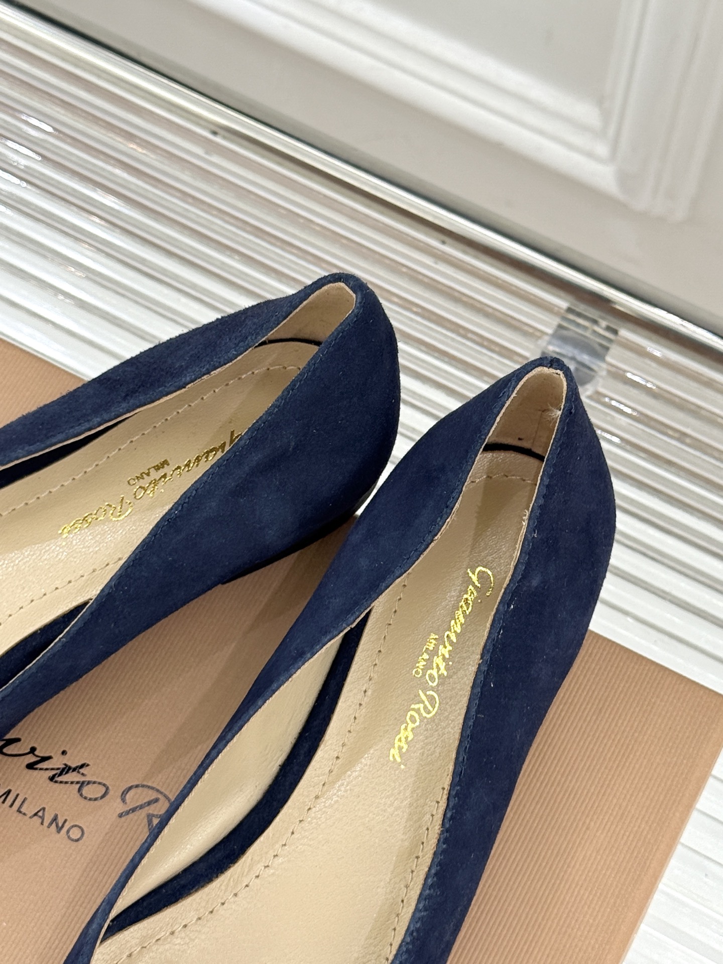 Gianvito Rossi经典极简尖头高跟鞋单鞋以「删繁就简」的意式匠心将高奢质感藏于利落线条让每一步