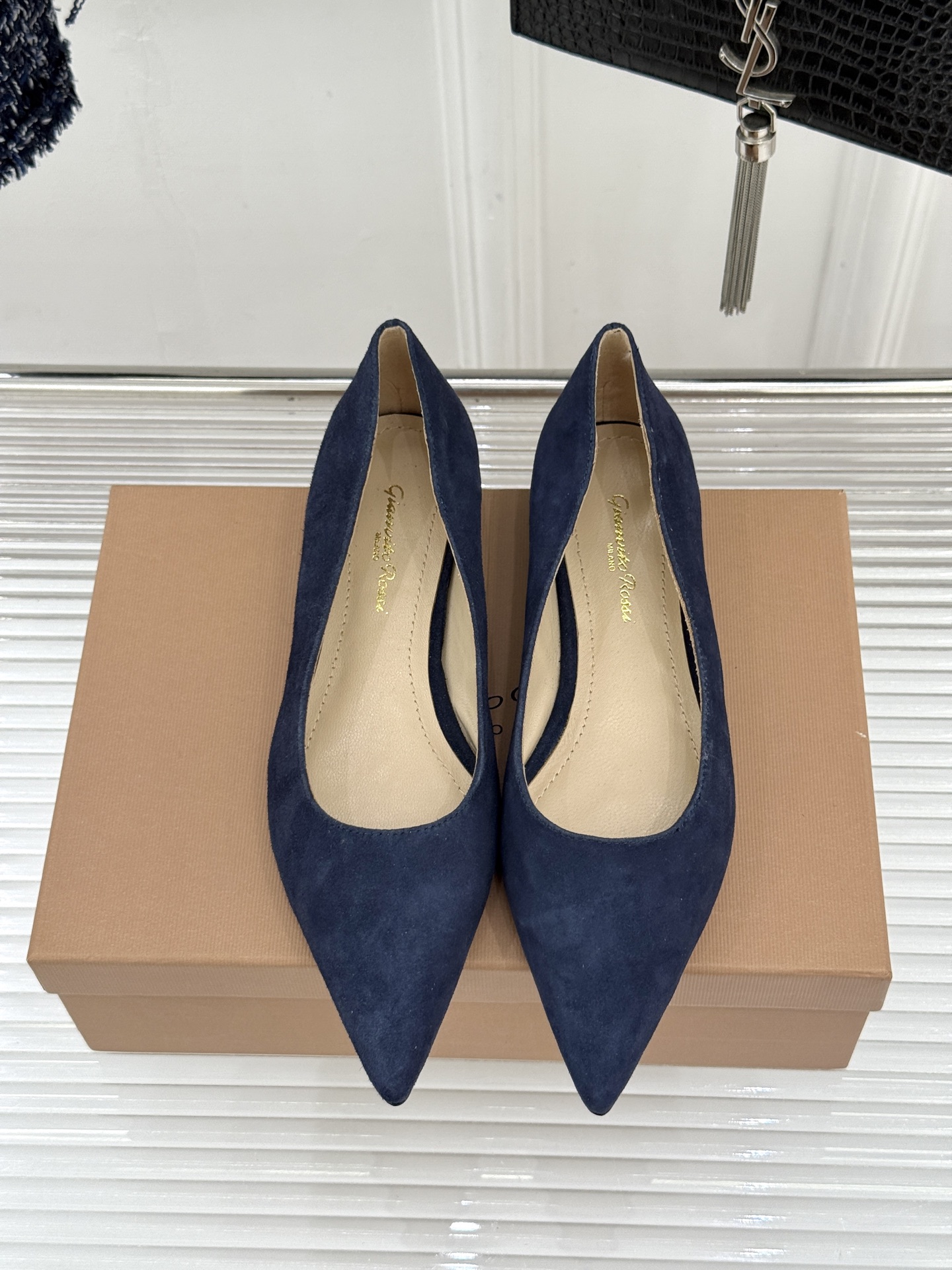 Gianvito Rossi经典极简尖头高跟鞋单鞋以「删繁就简」的意式匠心将高奢质感藏于利落线条让每一步