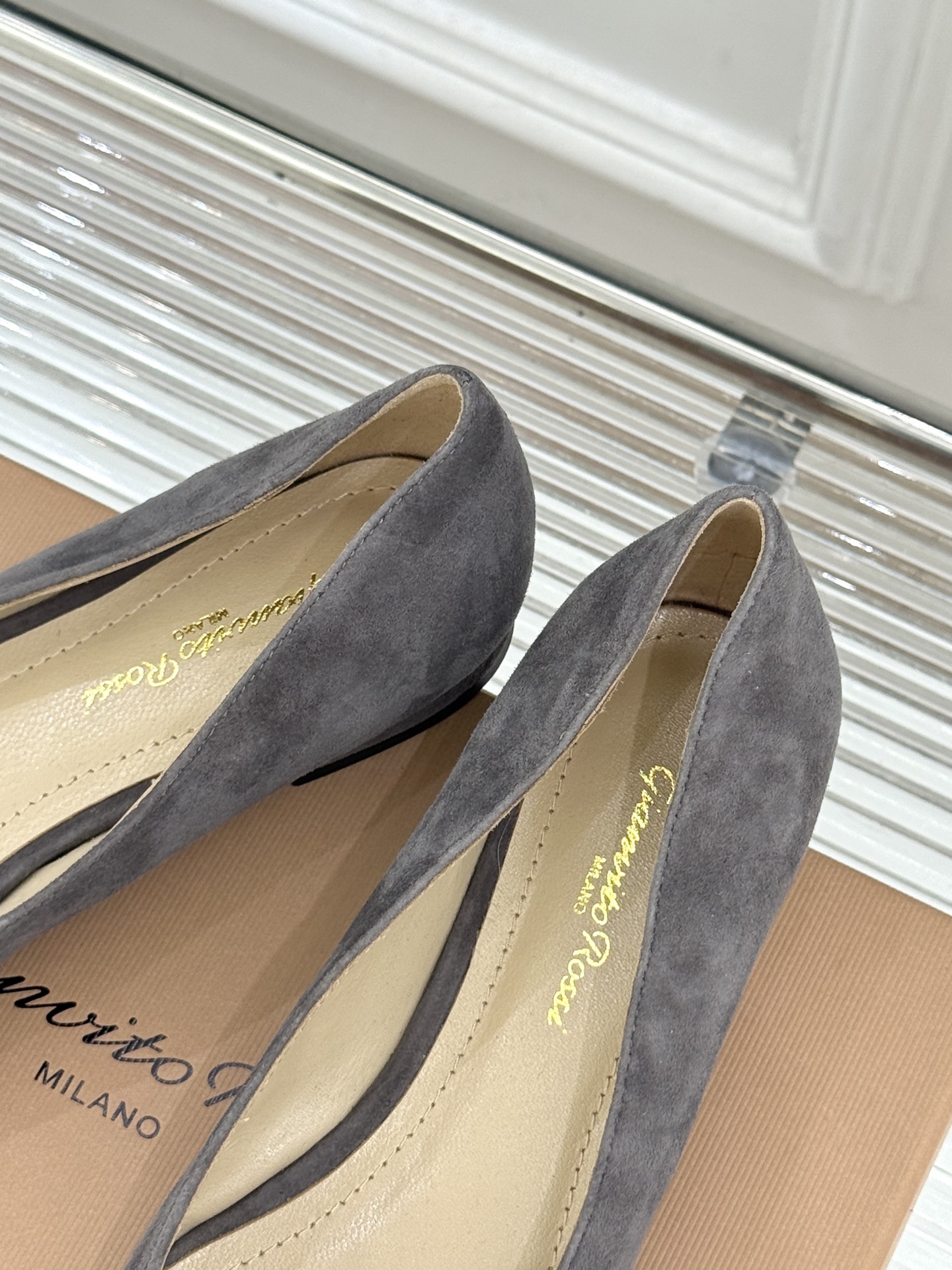 Gianvito Rossi经典极简尖头高跟鞋单鞋以「删繁就简」的意式匠心将高奢质感藏于利落线条让每一步