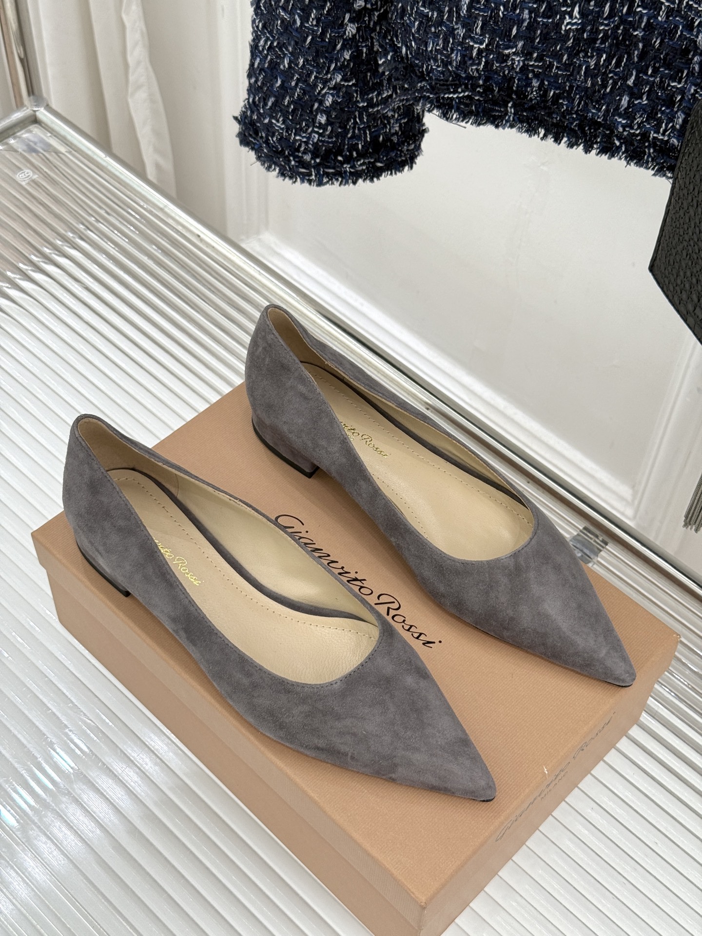 Gianvito Rossi经典极简尖头高跟鞋单鞋以「删繁就简」的意式匠心将高奢质感藏于利落线条让每一步