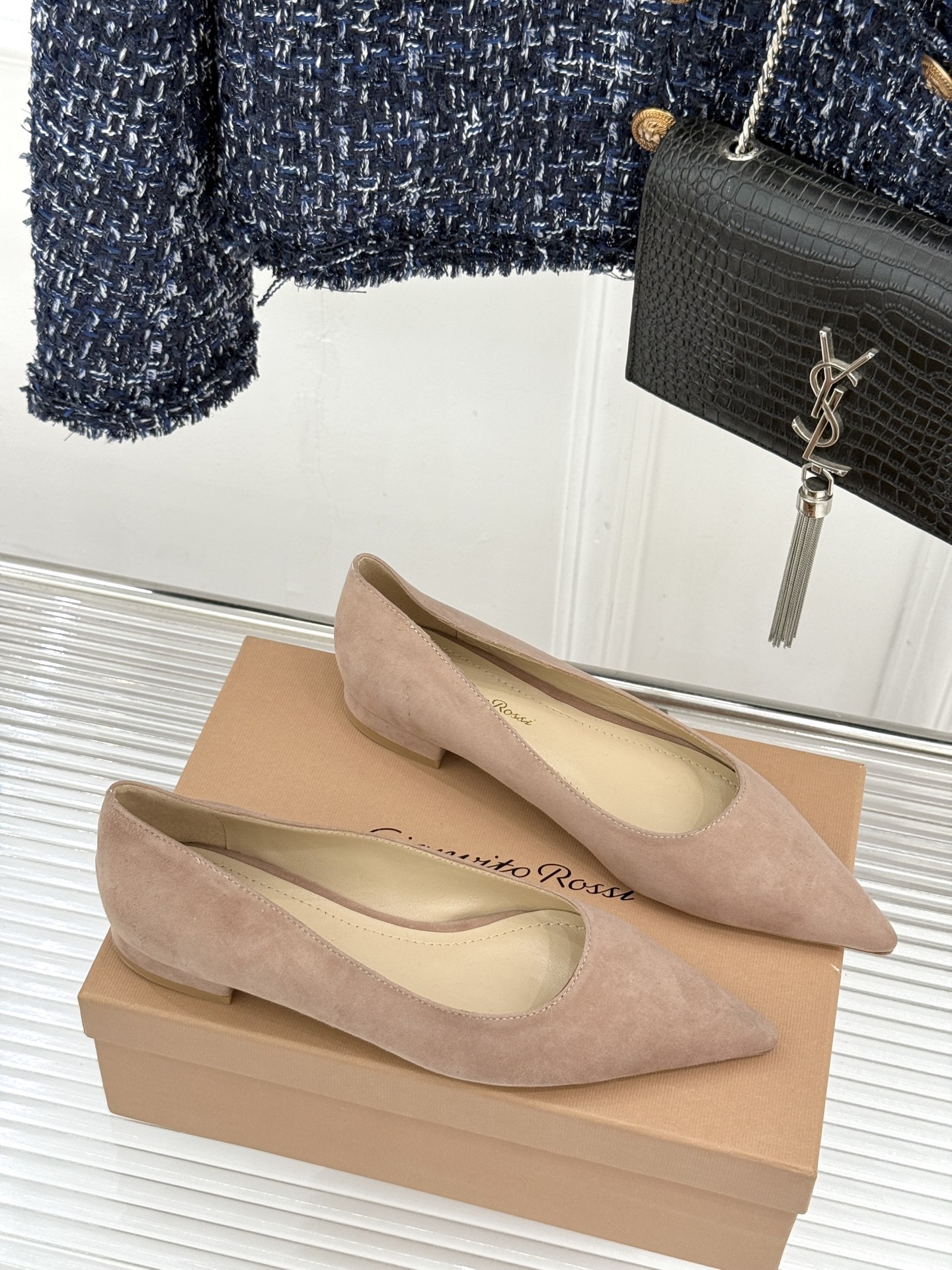 Gianvito Rossi经典极简尖头高跟鞋单鞋以「删繁就简」的意式匠心将高奢质感藏于利落线条让每一步