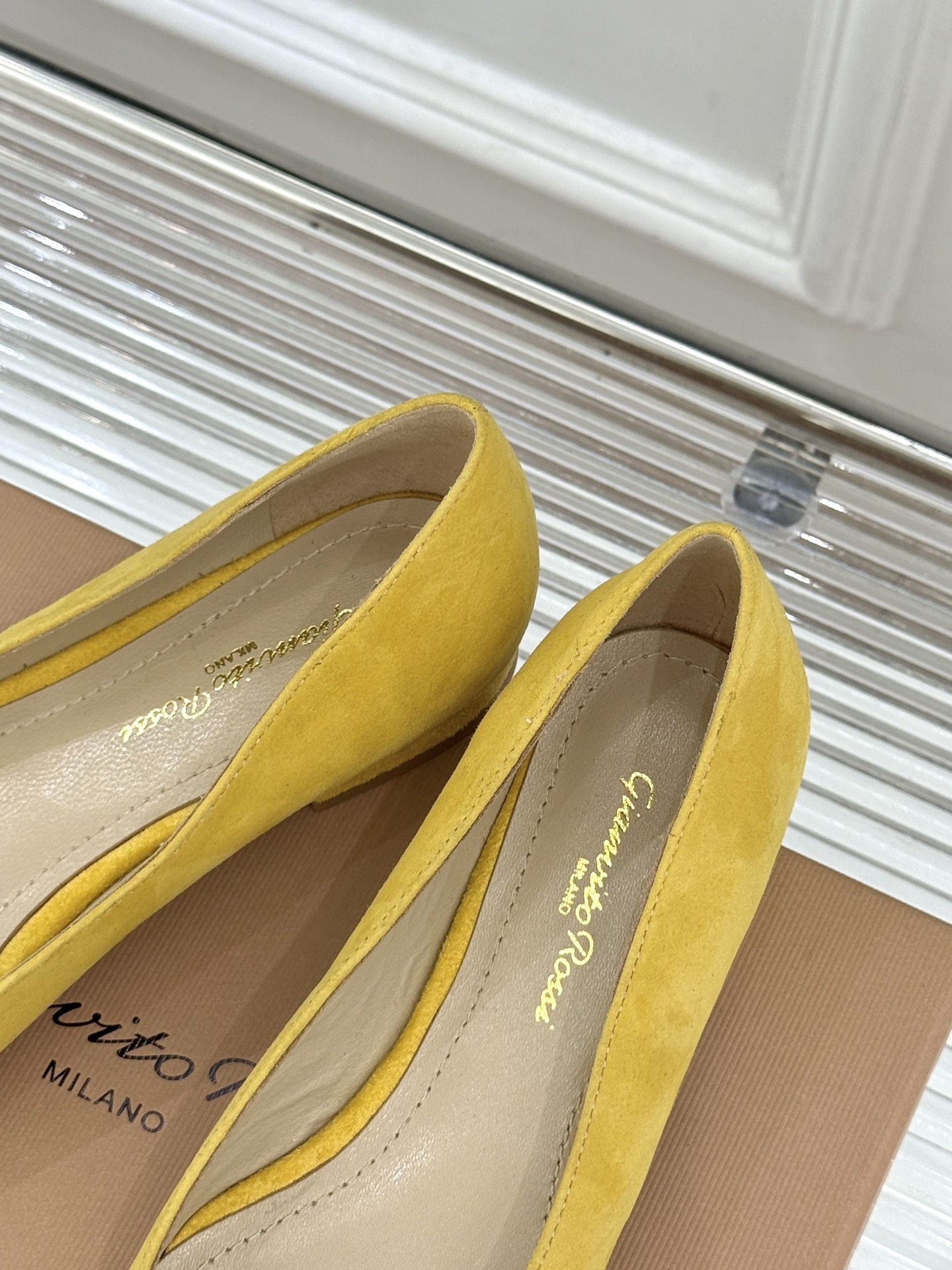 Gianvito Rossi经典极简尖头高跟鞋单鞋以「删繁就简」的意式匠心将高奢质感藏于利落线条让每一步