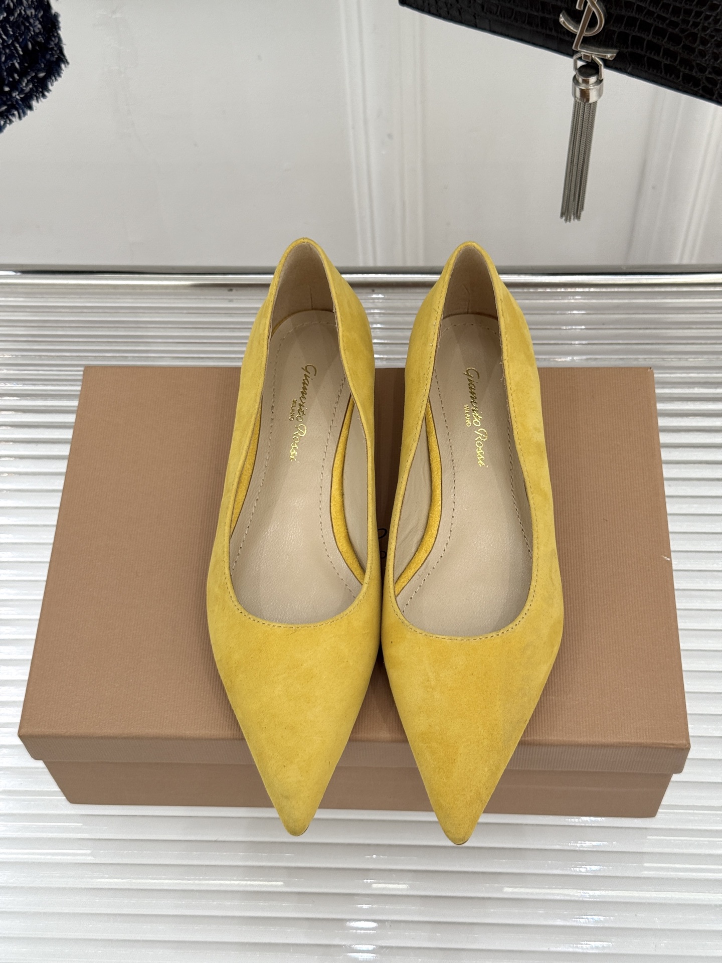 Gianvito Rossi经典极简尖头高跟鞋单鞋以「删繁就简」的意式匠心将高奢质感藏于利落线条让每一步