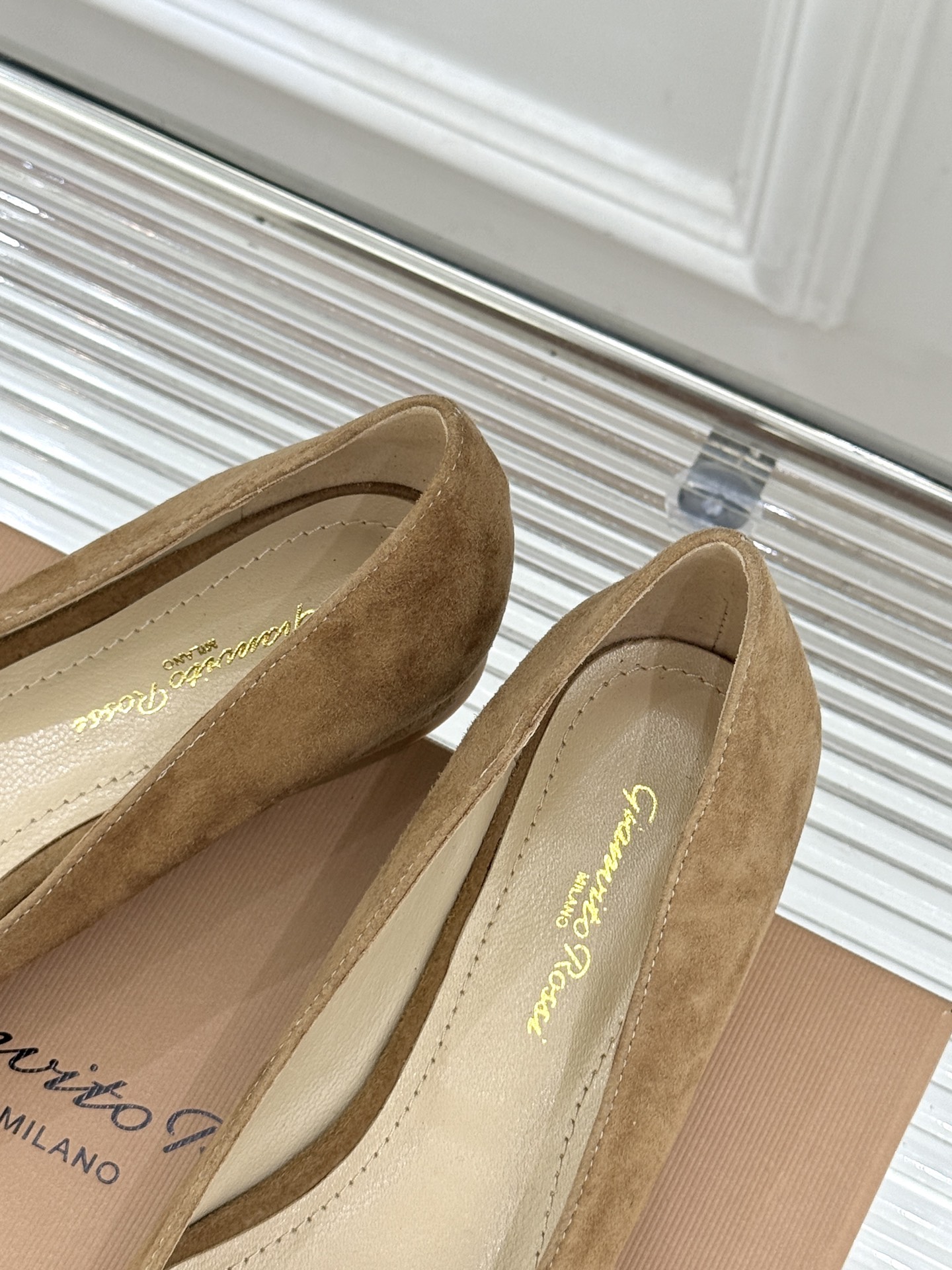 Gianvito Rossi经典极简尖头高跟鞋单鞋以「删繁就简」的意式匠心将高奢质感藏于利落线条让每一步