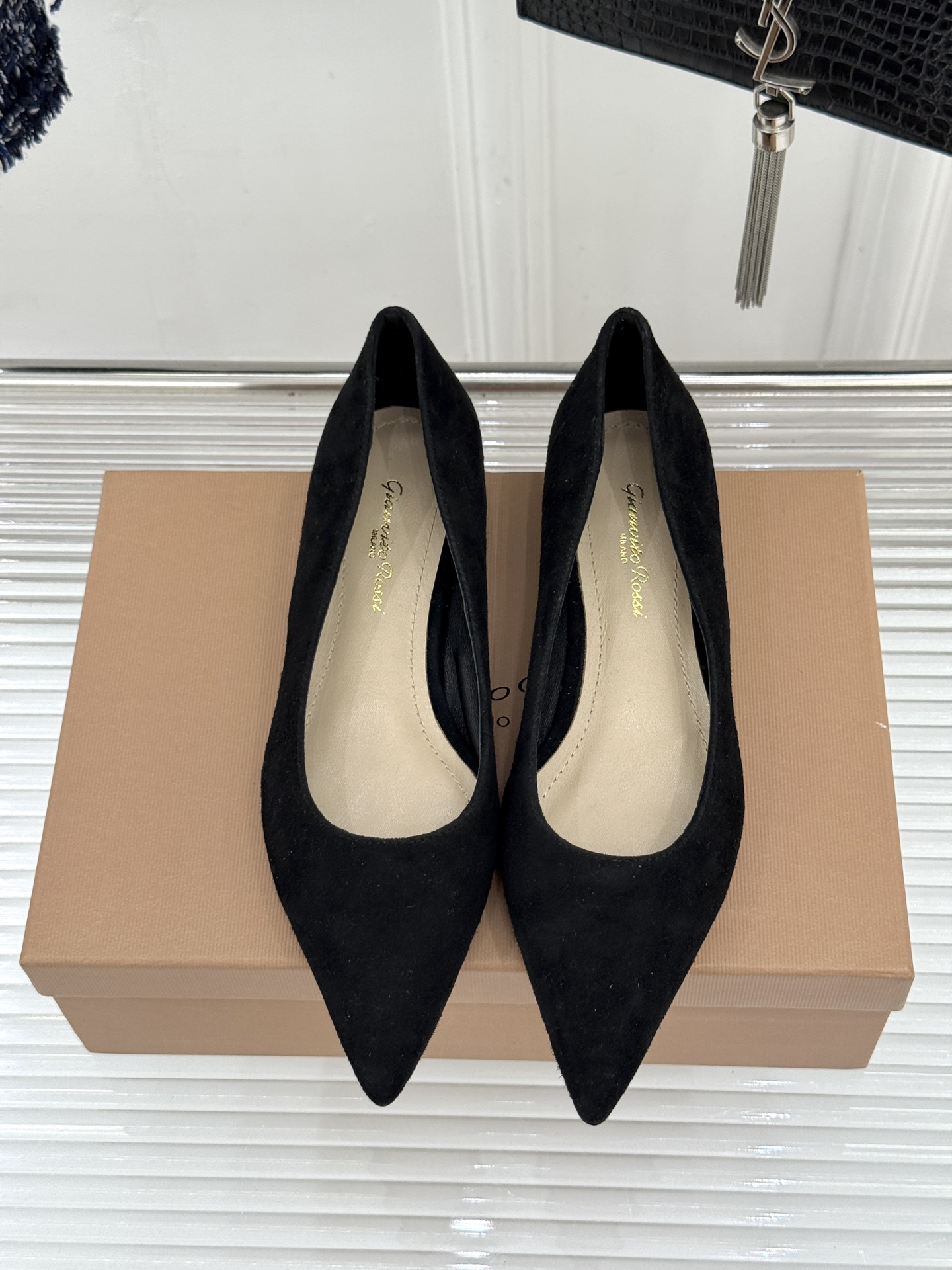 Gianvito Rossi经典极简尖头高跟鞋单鞋以「删繁就简」的意式匠心将高奢质感藏于利落线条让每一步