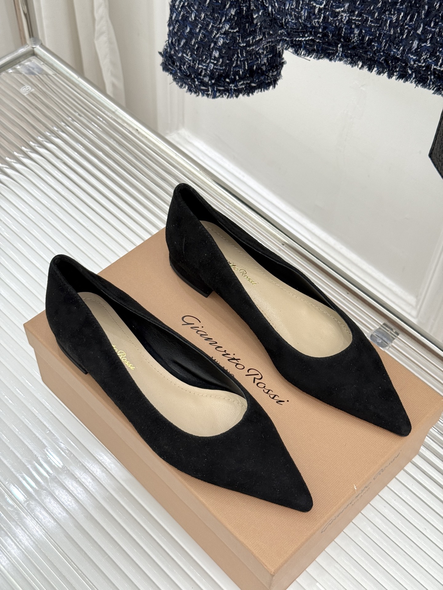 Gianvito Rossi经典极简尖头高跟鞋单鞋以「删繁就简」的意式匠心将高奢质感藏于利落线条让每一步