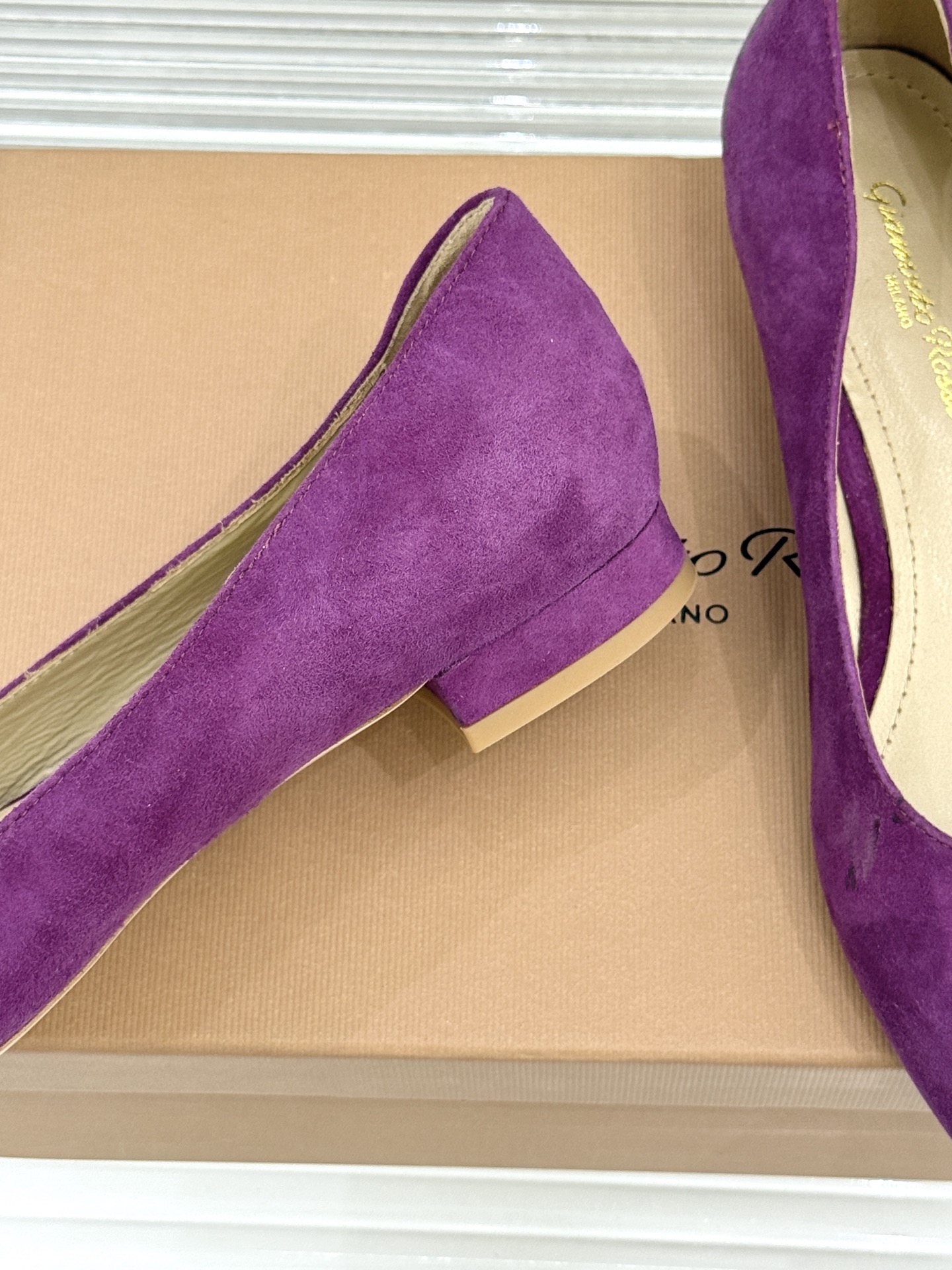 Gianvito Rossi经典极简尖头高跟鞋单鞋以「删繁就简」的意式匠心将高奢质感藏于利落线条让每一步