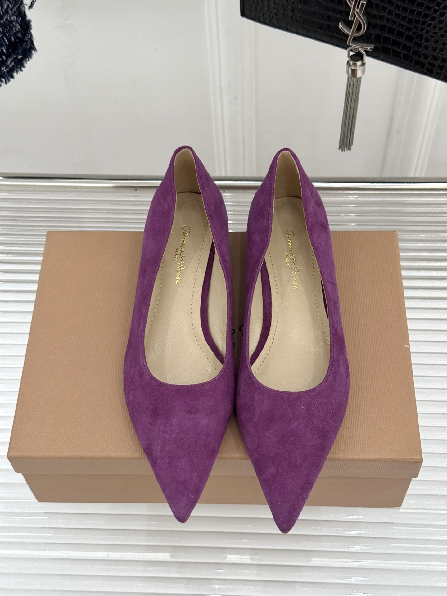 Gianvito Rossi经典极简尖头高跟鞋单鞋以「删繁就简」的意式匠心将高奢质感藏于利落线条让每一步