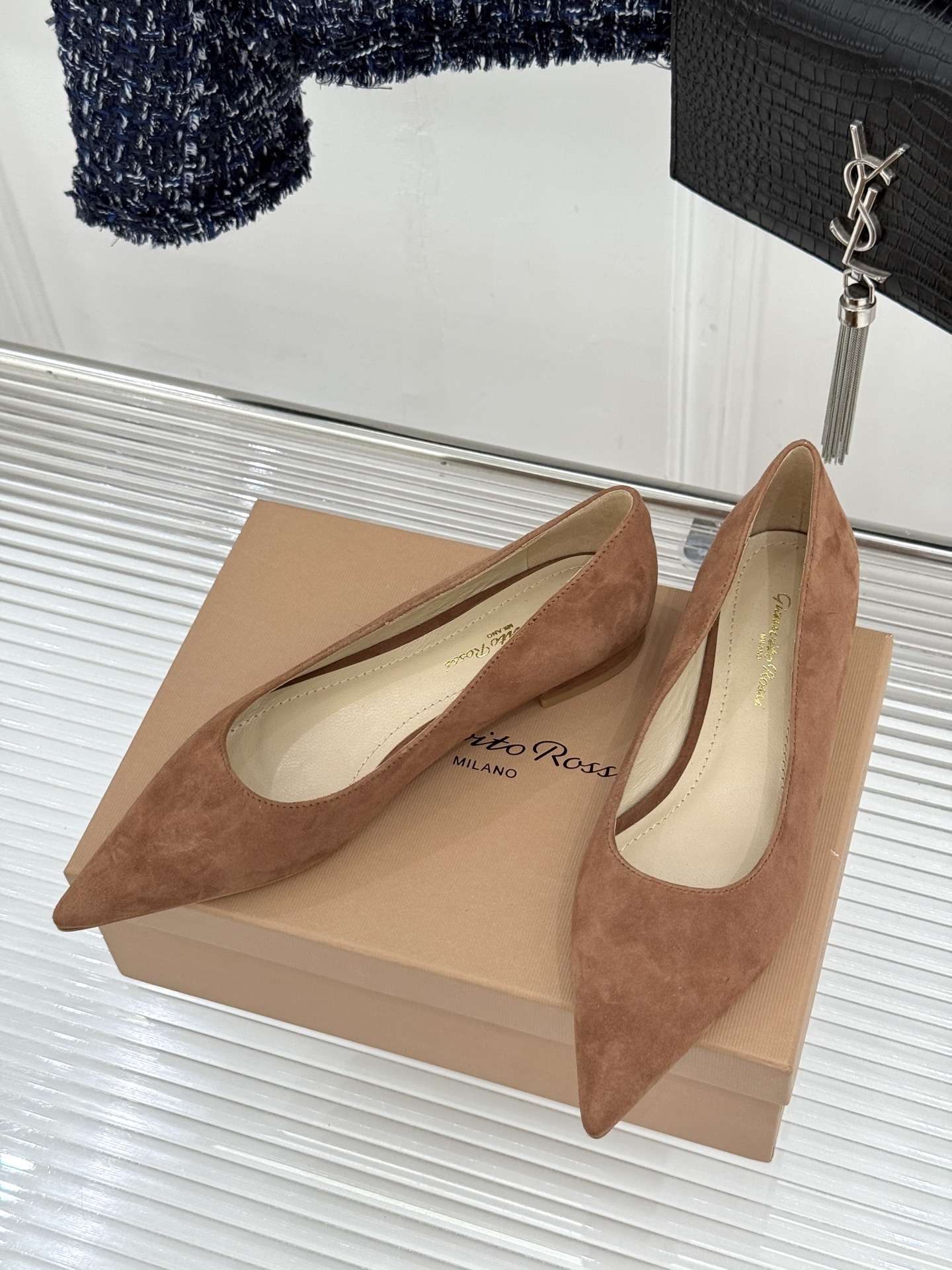 Gianvito Rossi经典极简尖头高跟鞋单鞋以「删繁就简」的意式匠心将高奢质感藏于利落线条让每一步