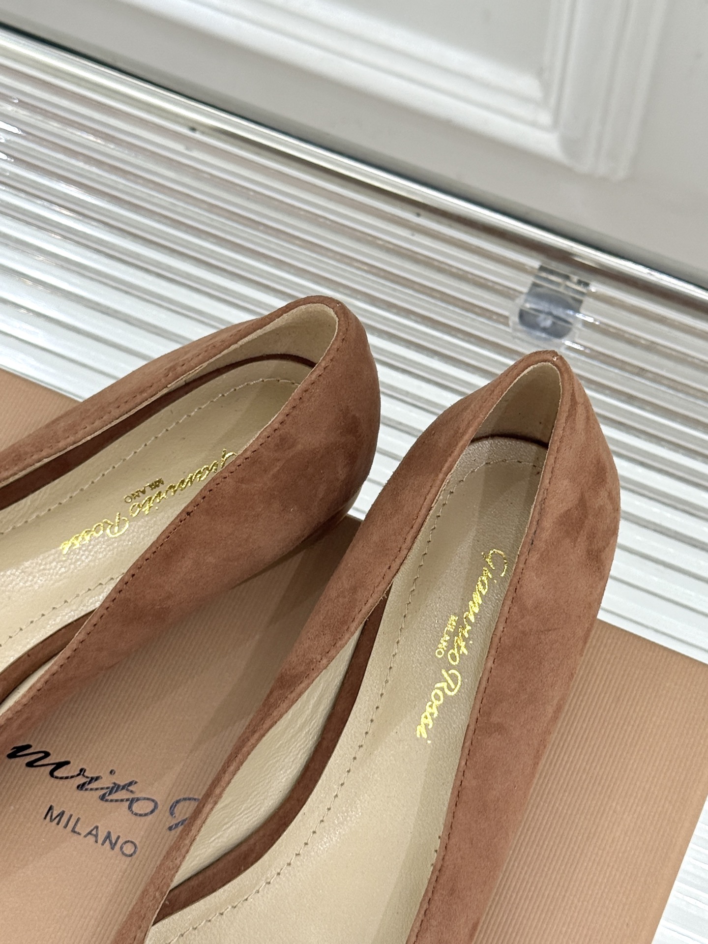 Gianvito Rossi经典极简尖头高跟鞋单鞋以「删繁就简」的意式匠心将高奢质感藏于利落线条让每一步