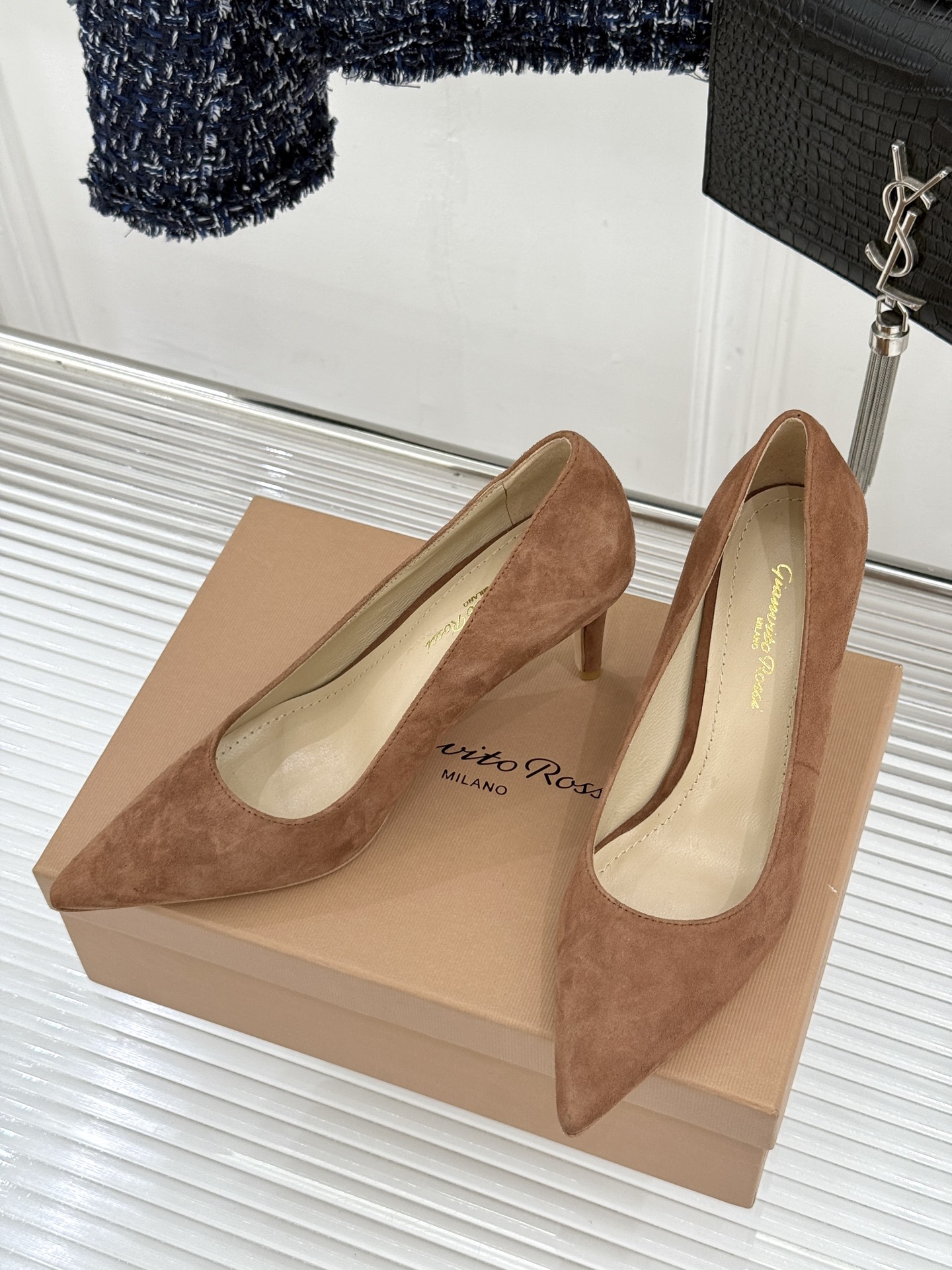 Gianvito Rossi经典极简尖头高跟鞋单鞋以「删繁就简」的意式匠心将高奢质感藏于利落线条让每一步