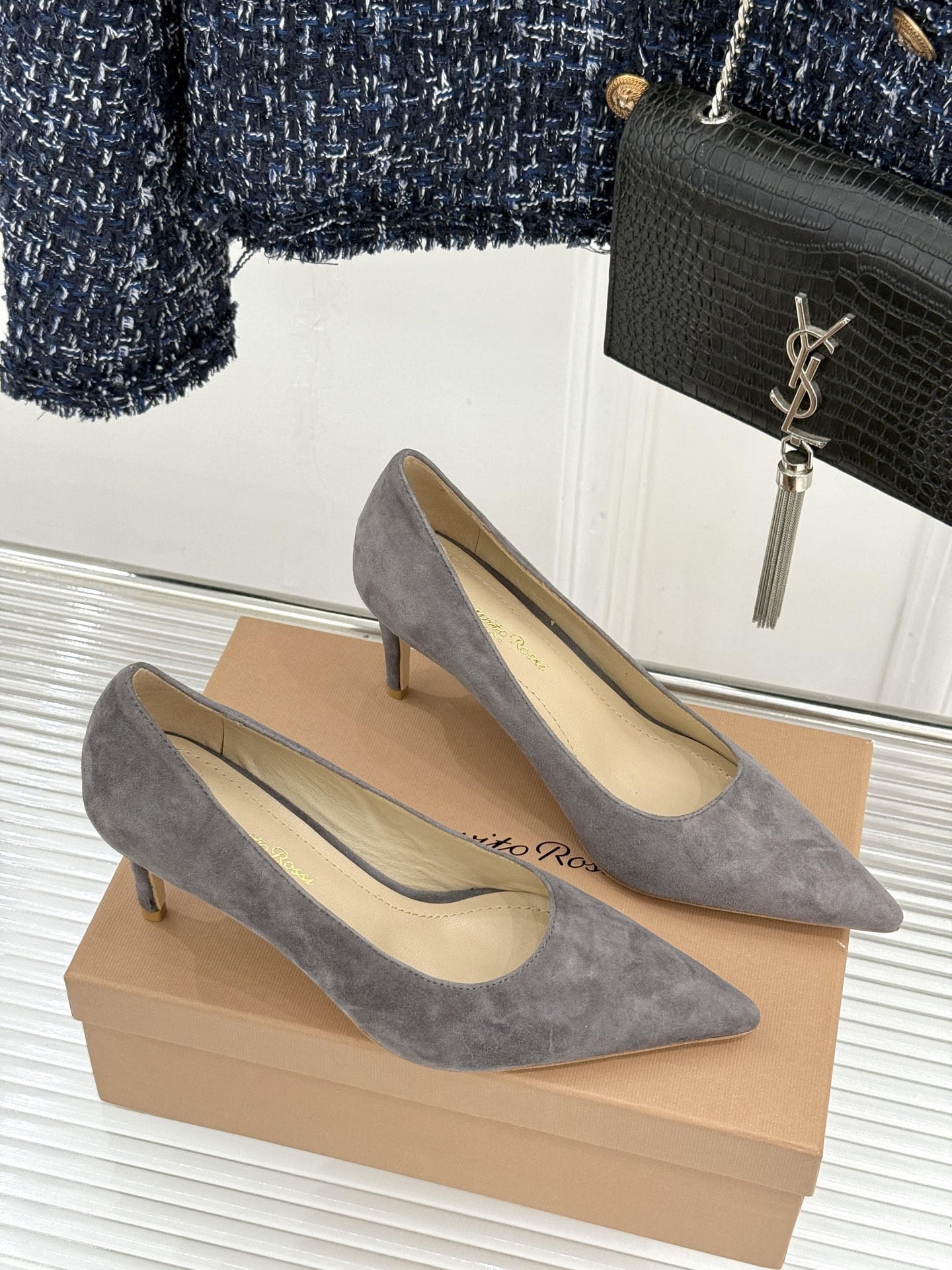 Gianvito Rossi经典极简尖头高跟鞋单鞋以「删繁就简」的意式匠心将高奢质感藏于利落线条让每一步