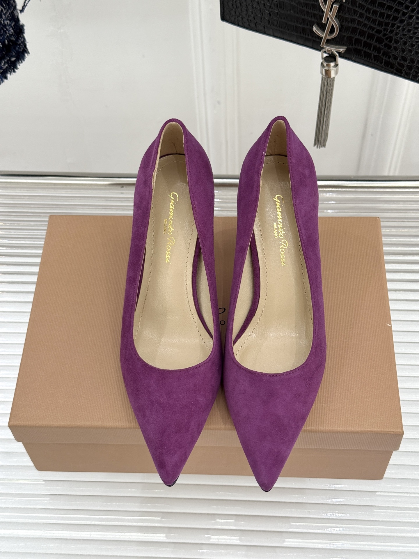 Gianvito Rossi经典极简尖头高跟鞋单鞋以「删繁就简」的意式匠心将高奢质感藏于利落线条让每一步