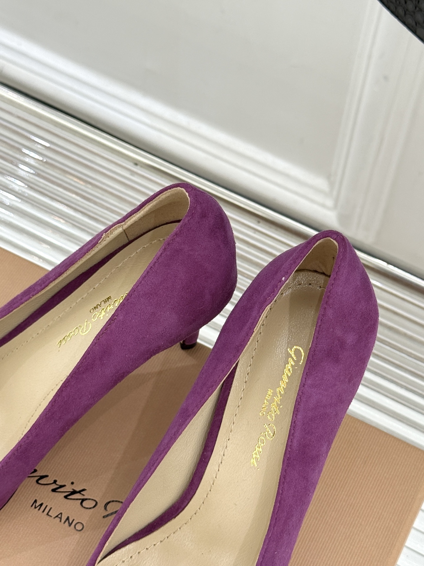 Gianvito Rossi经典极简尖头高跟鞋单鞋以「删繁就简」的意式匠心将高奢质感藏于利落线条让每一步