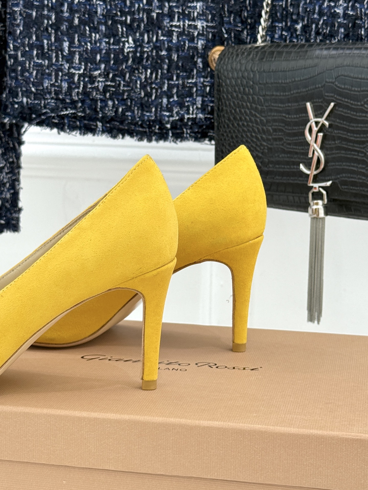 Gianvito Rossi经典极简尖头高跟鞋单鞋以「删繁就简」的意式匠心将高奢质感藏于利落线条让每一步