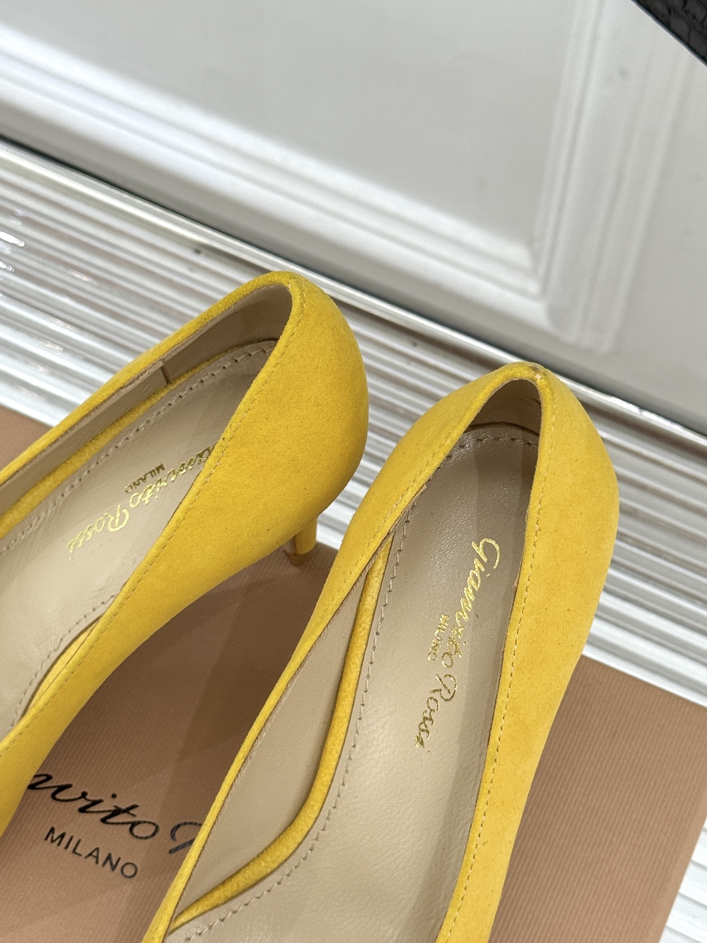 Gianvito Rossi经典极简尖头高跟鞋单鞋以「删繁就简」的意式匠心将高奢质感藏于利落线条让每一步