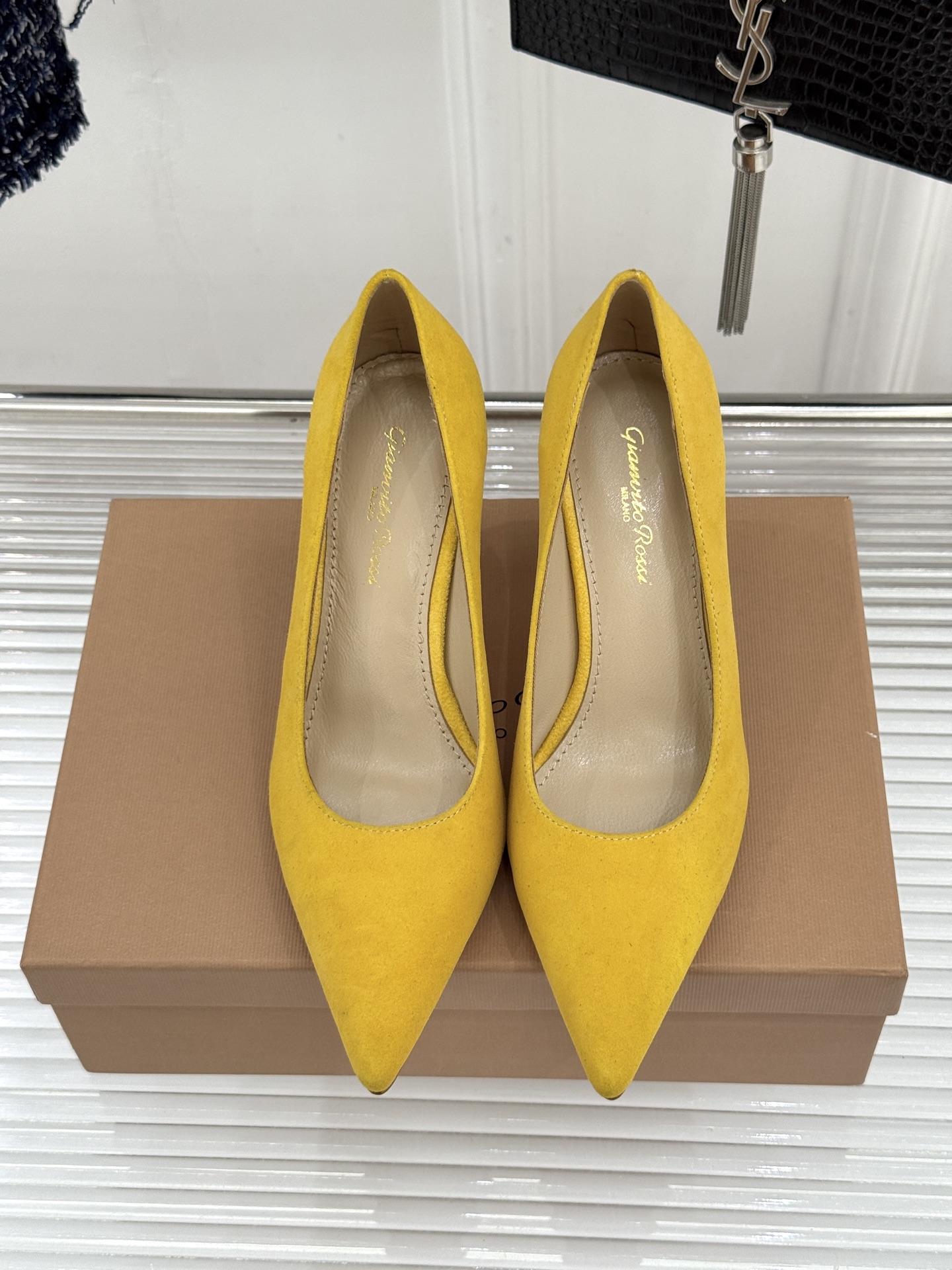 Gianvito Rossi经典极简尖头高跟鞋单鞋以「删繁就简」的意式匠心将高奢质感藏于利落线条让每一步