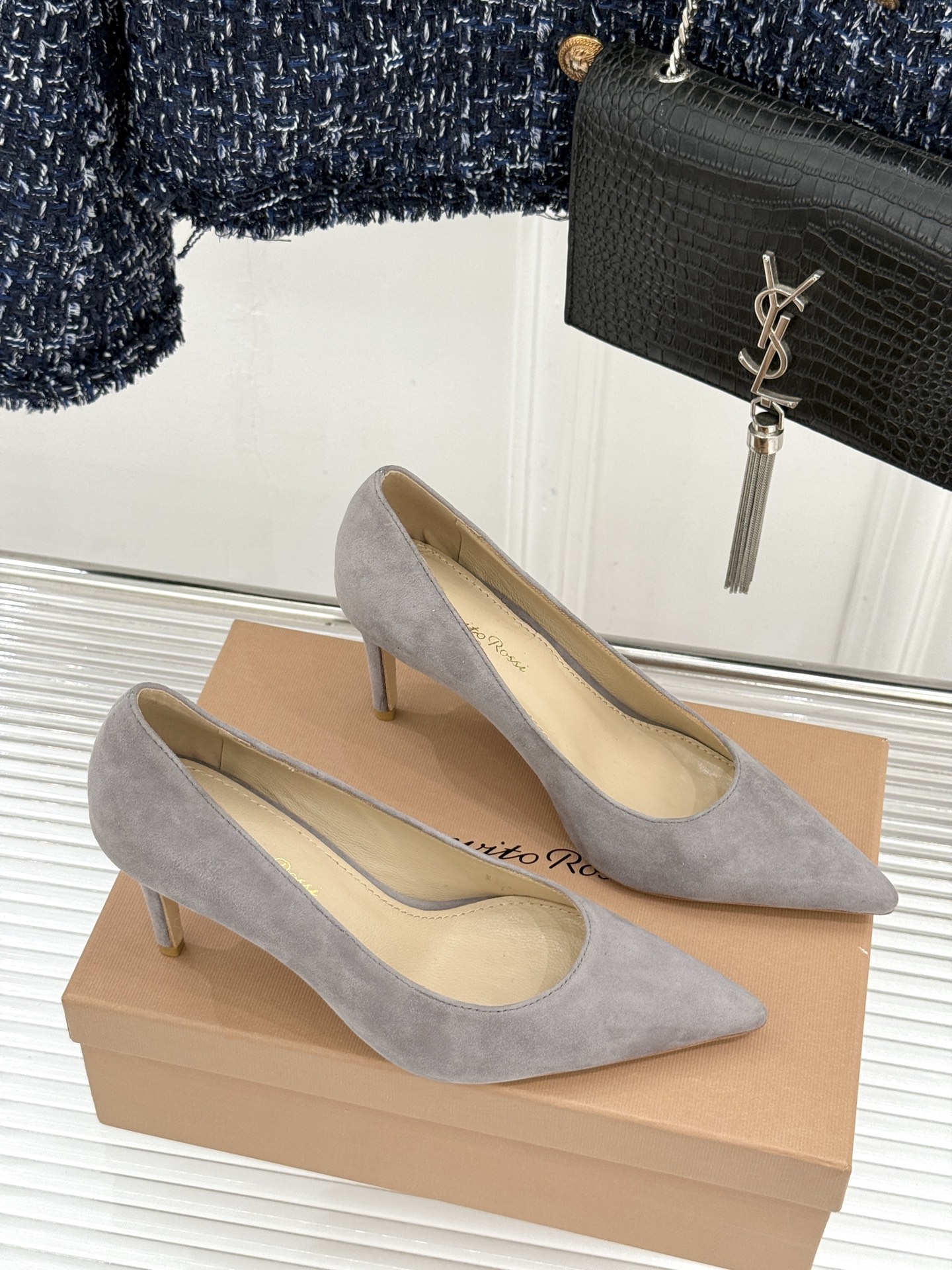 Gianvito Rossi经典极简尖头高跟鞋单鞋以「删繁就简」的意式匠心将高奢质感藏于利落线条让每一步