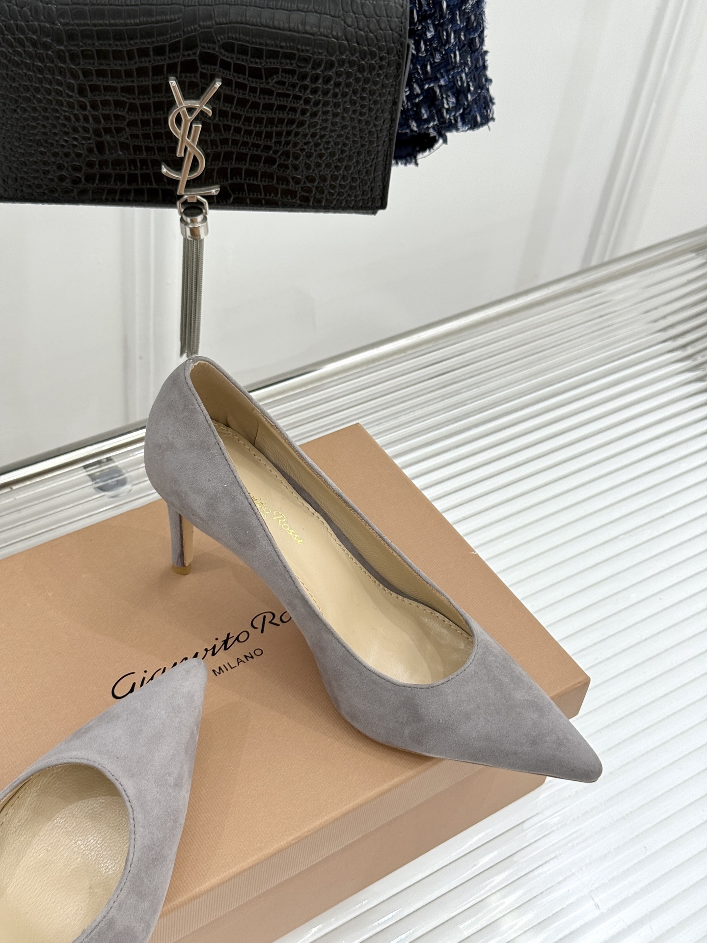 Gianvito Rossi经典极简尖头高跟鞋单鞋以「删繁就简」的意式匠心将高奢质感藏于利落线条让每一步