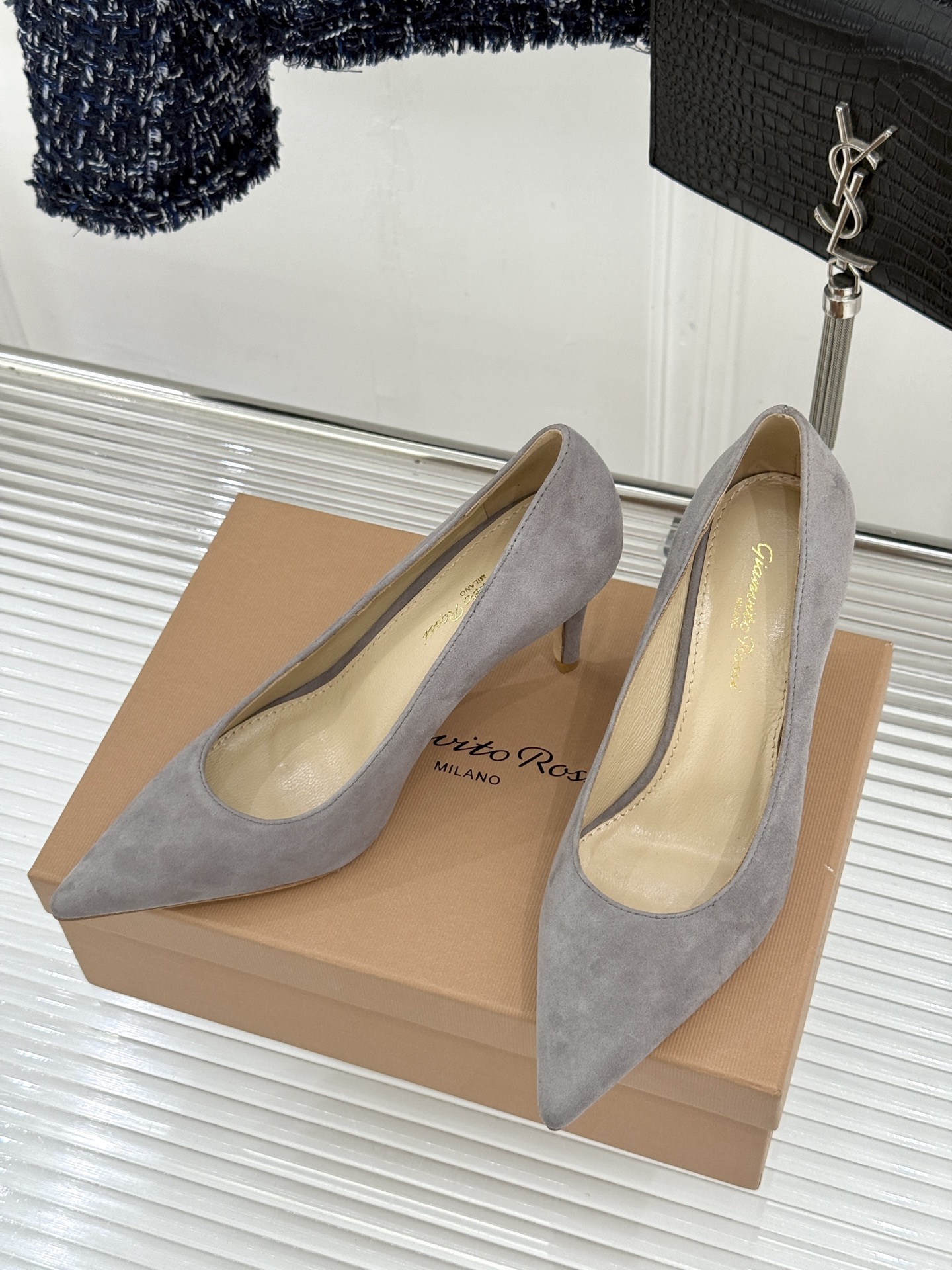 Gianvito Rossi经典极简尖头高跟鞋单鞋以「删繁就简」的意式匠心将高奢质感藏于利落线条让每一步