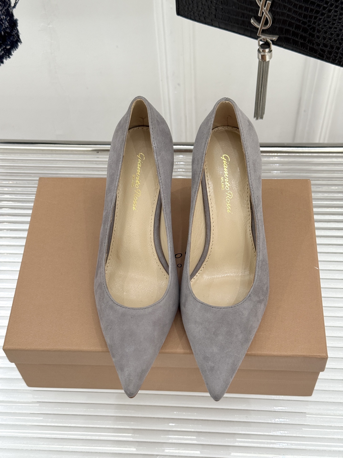 Gianvito Rossi经典极简尖头高跟鞋单鞋以「删繁就简」的意式匠心将高奢质感藏于利落线条让每一步