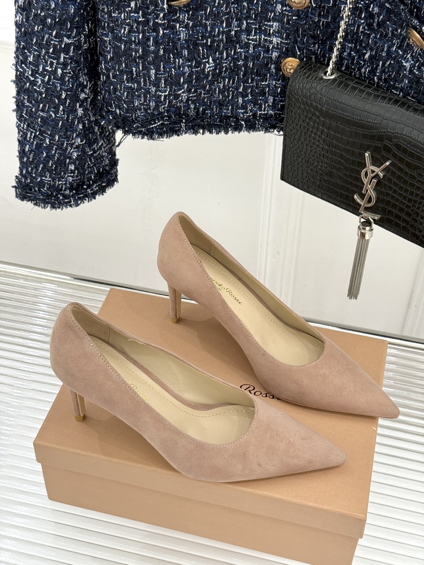 Gianvito Rossi经典极简尖头高跟鞋单鞋以「删繁就简」的意式匠心将高奢质感藏于利落线条让每一步