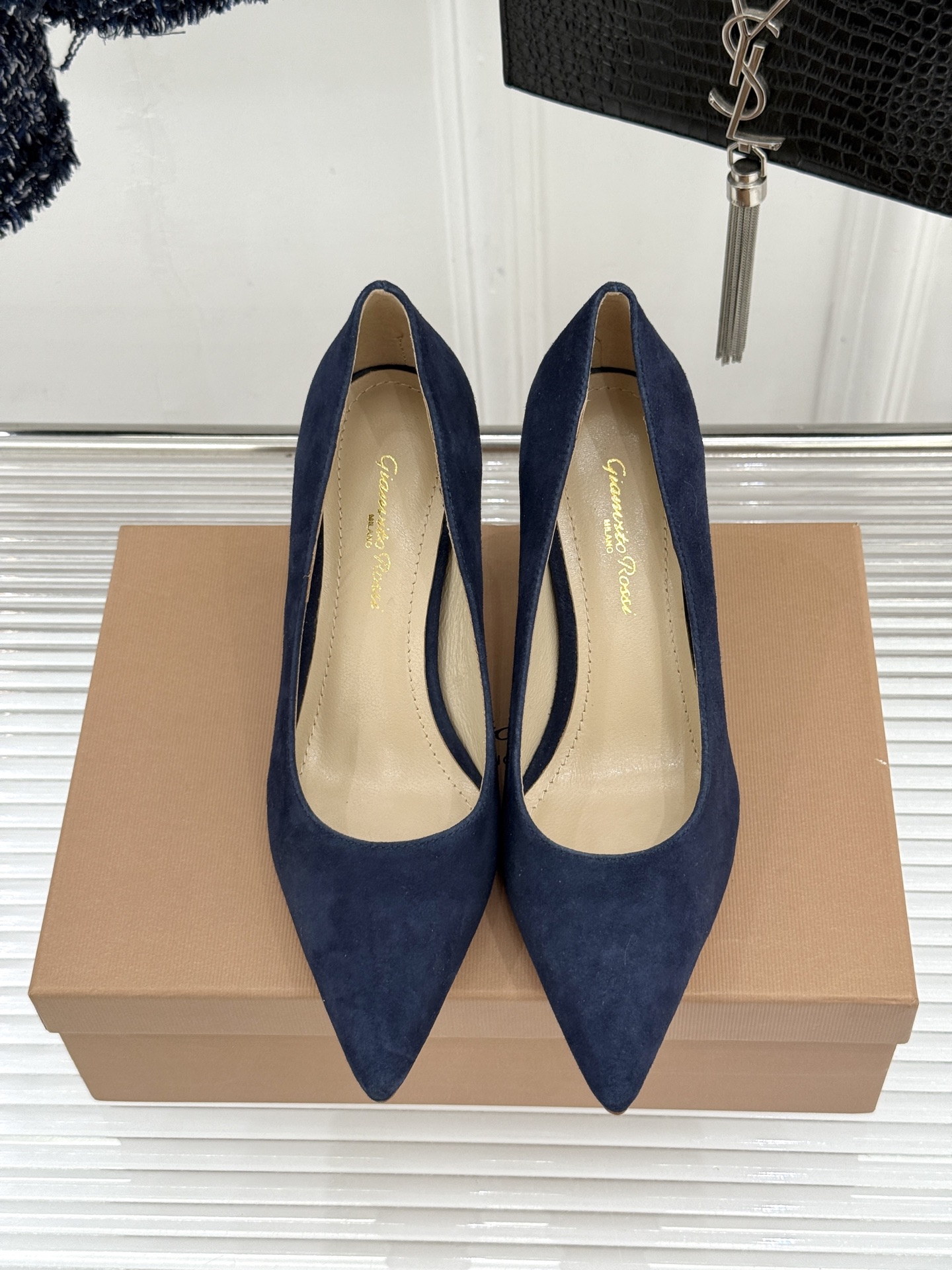 Gianvito Rossi经典极简尖头高跟鞋单鞋以「删繁就简」的意式匠心将高奢质感藏于利落线条让每一步