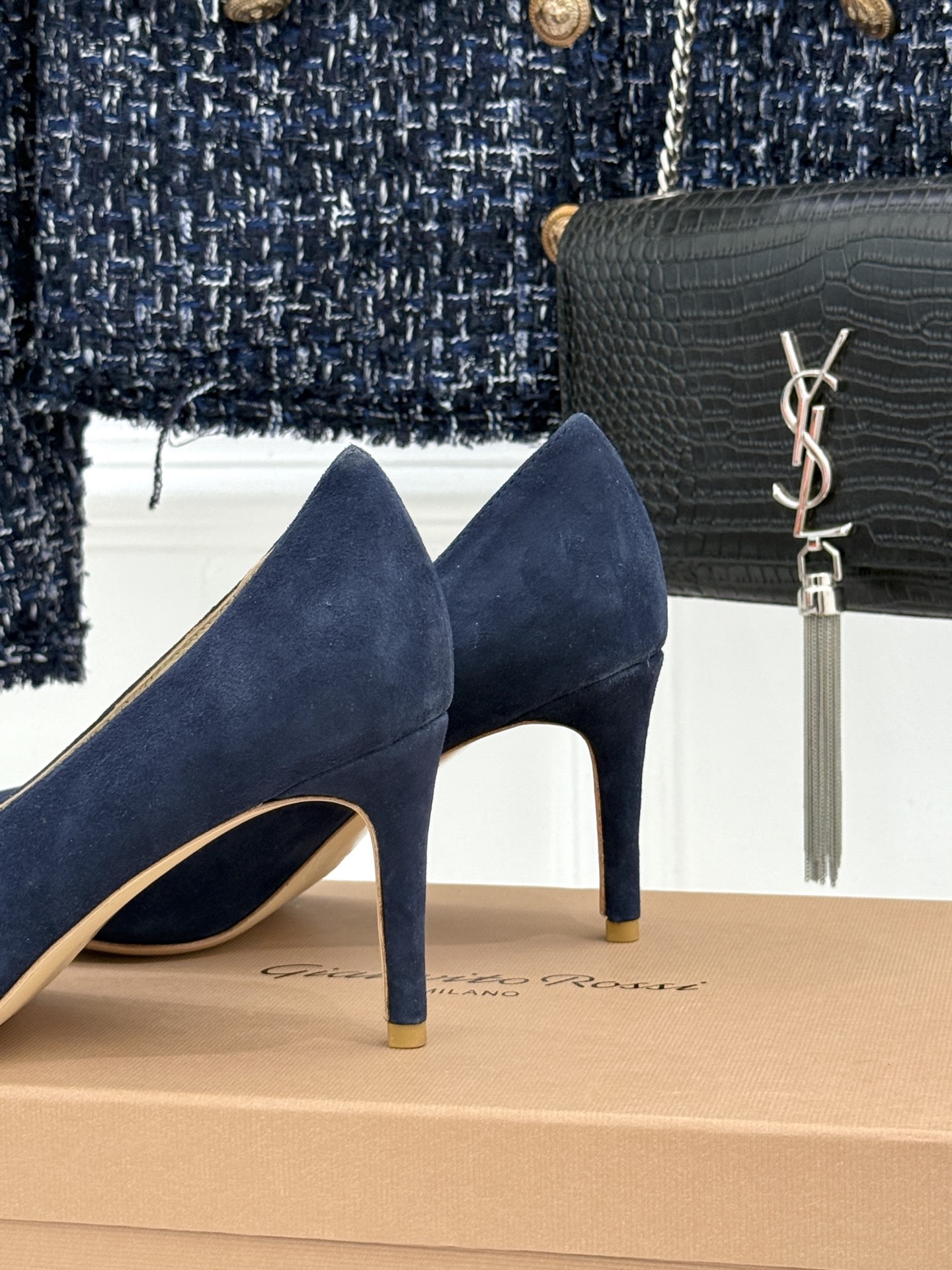 Gianvito Rossi经典极简尖头高跟鞋单鞋以「删繁就简」的意式匠心将高奢质感藏于利落线条让每一步