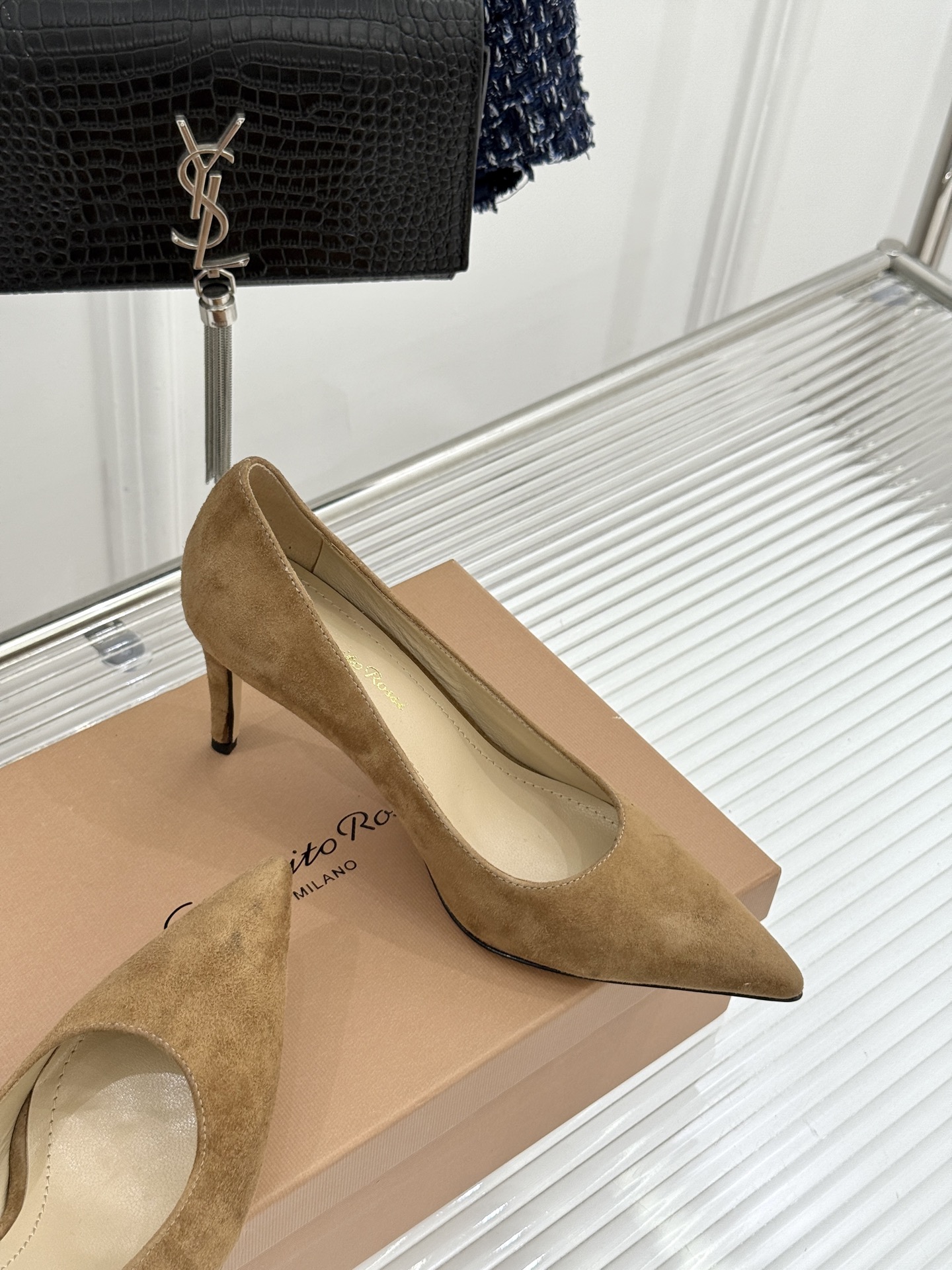 Gianvito Rossi经典极简尖头高跟鞋单鞋以「删繁就简」的意式匠心将高奢质感藏于利落线条让每一步