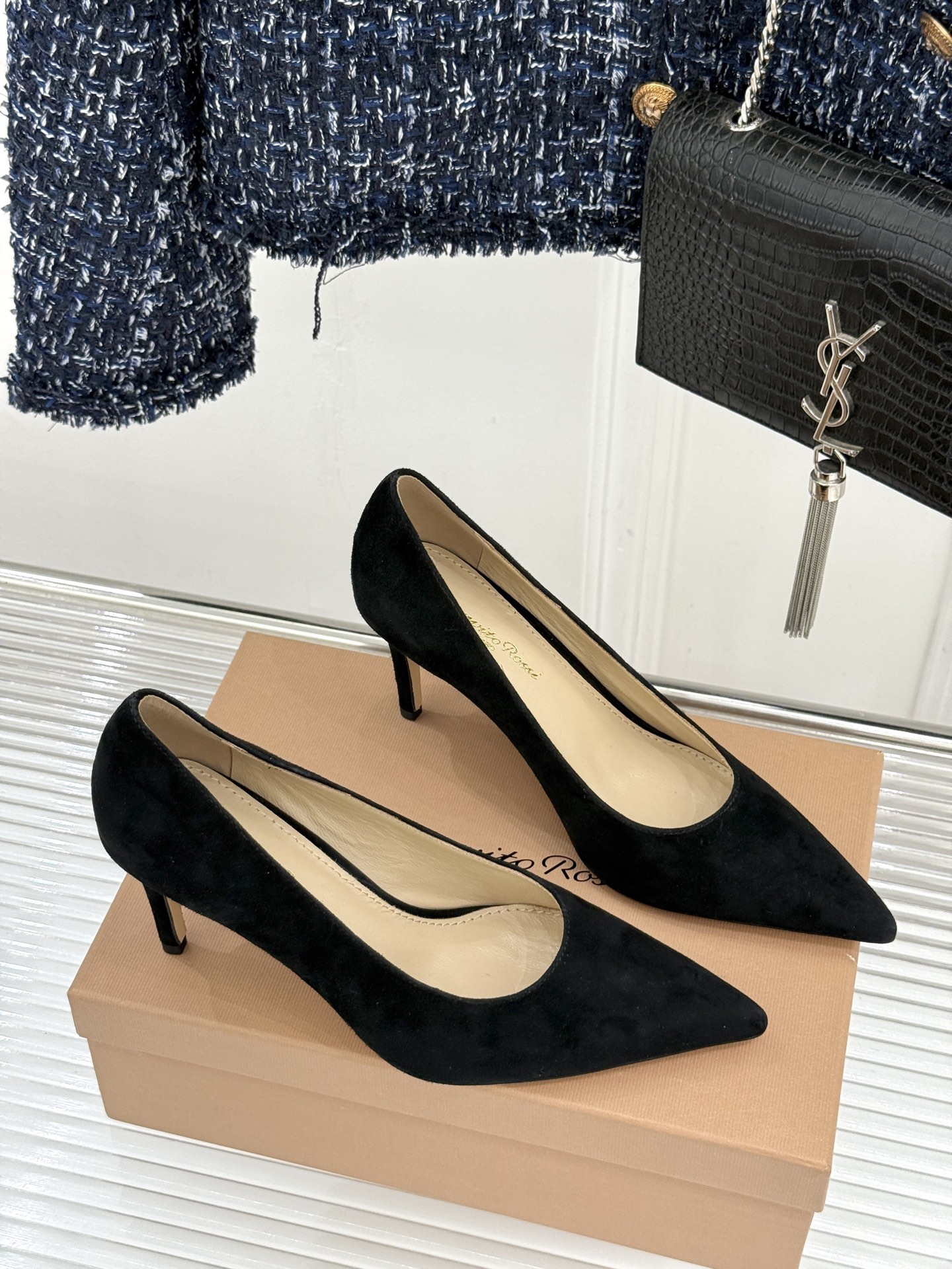 Gianvito Rossi经典极简尖头高跟鞋单鞋以「删繁就简」的意式匠心将高奢质感藏于利落线条让每一步