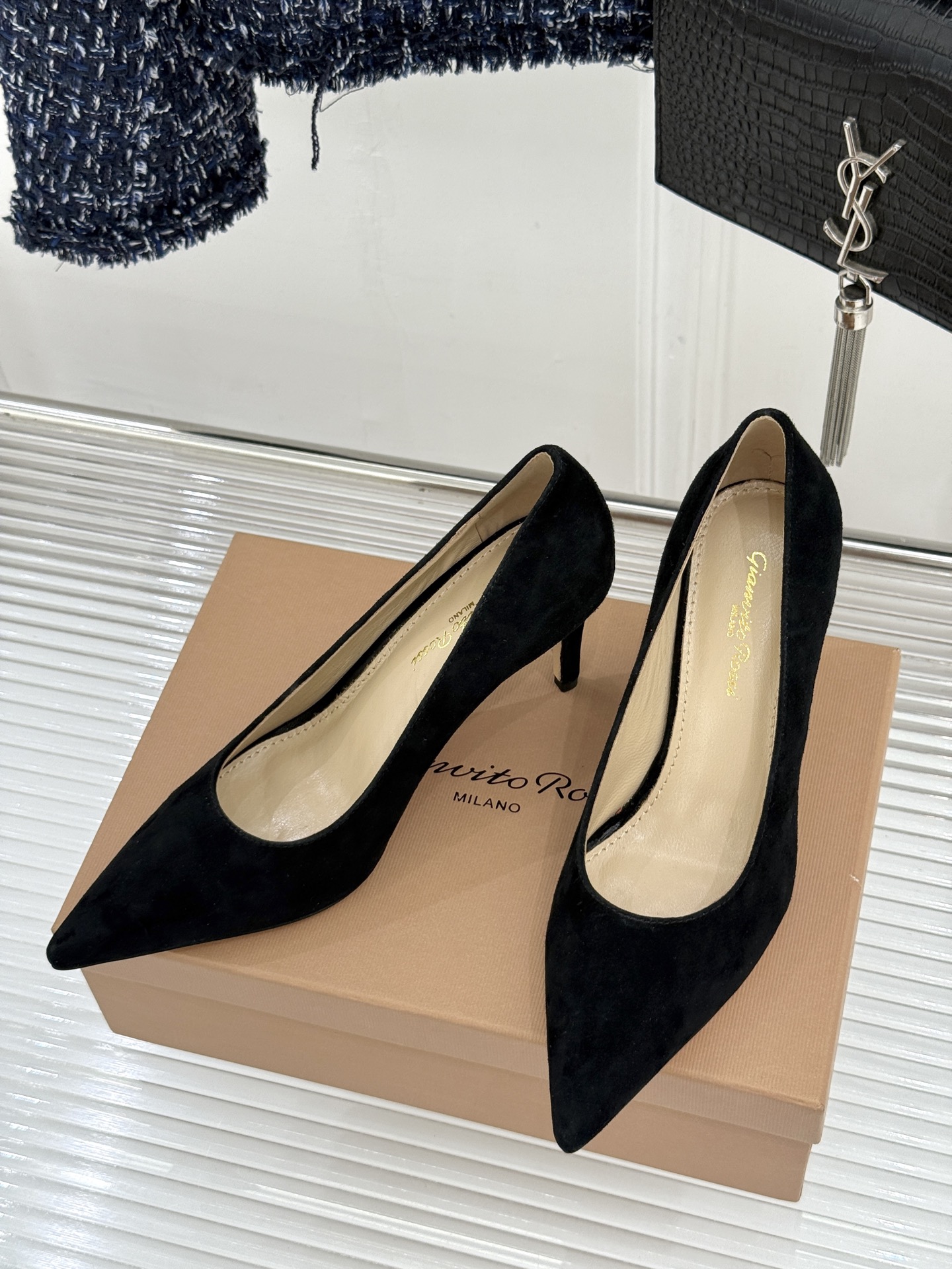 Gianvito Rossi经典极简尖头高跟鞋单鞋以「删繁就简」的意式匠心将高奢质感藏于利落线条让每一步