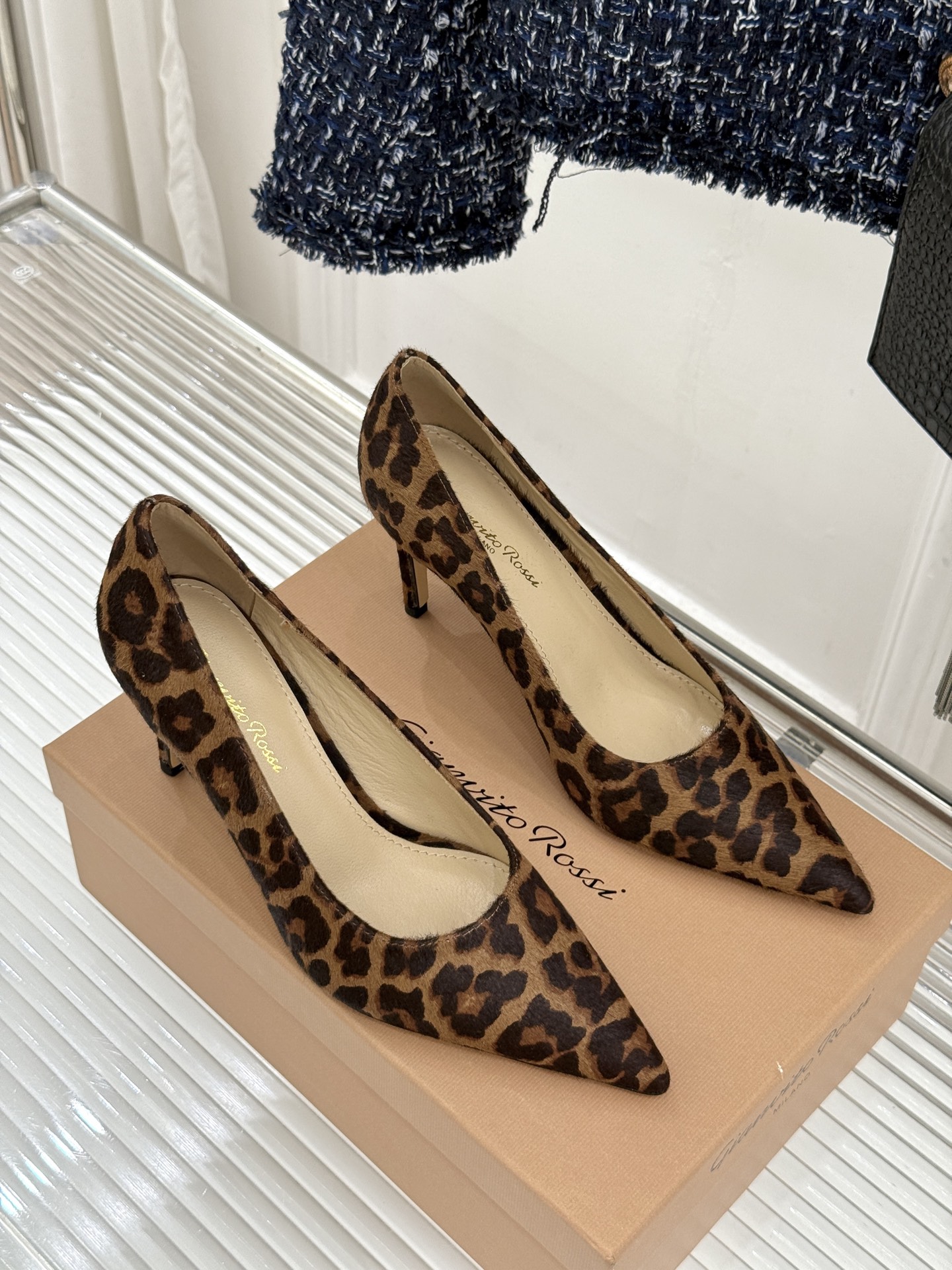 Gianvito Rossi经典极简尖头高跟鞋单鞋以「删繁就简」的意式匠心将高奢质感藏于利落线条让每一步