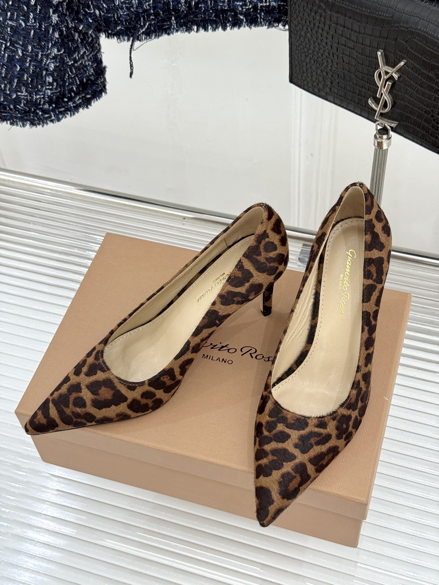 Gianvito Rossi经典极简尖头高跟鞋单鞋以「删繁就简」的意式匠心将高奢质感藏于利落线条让每一步