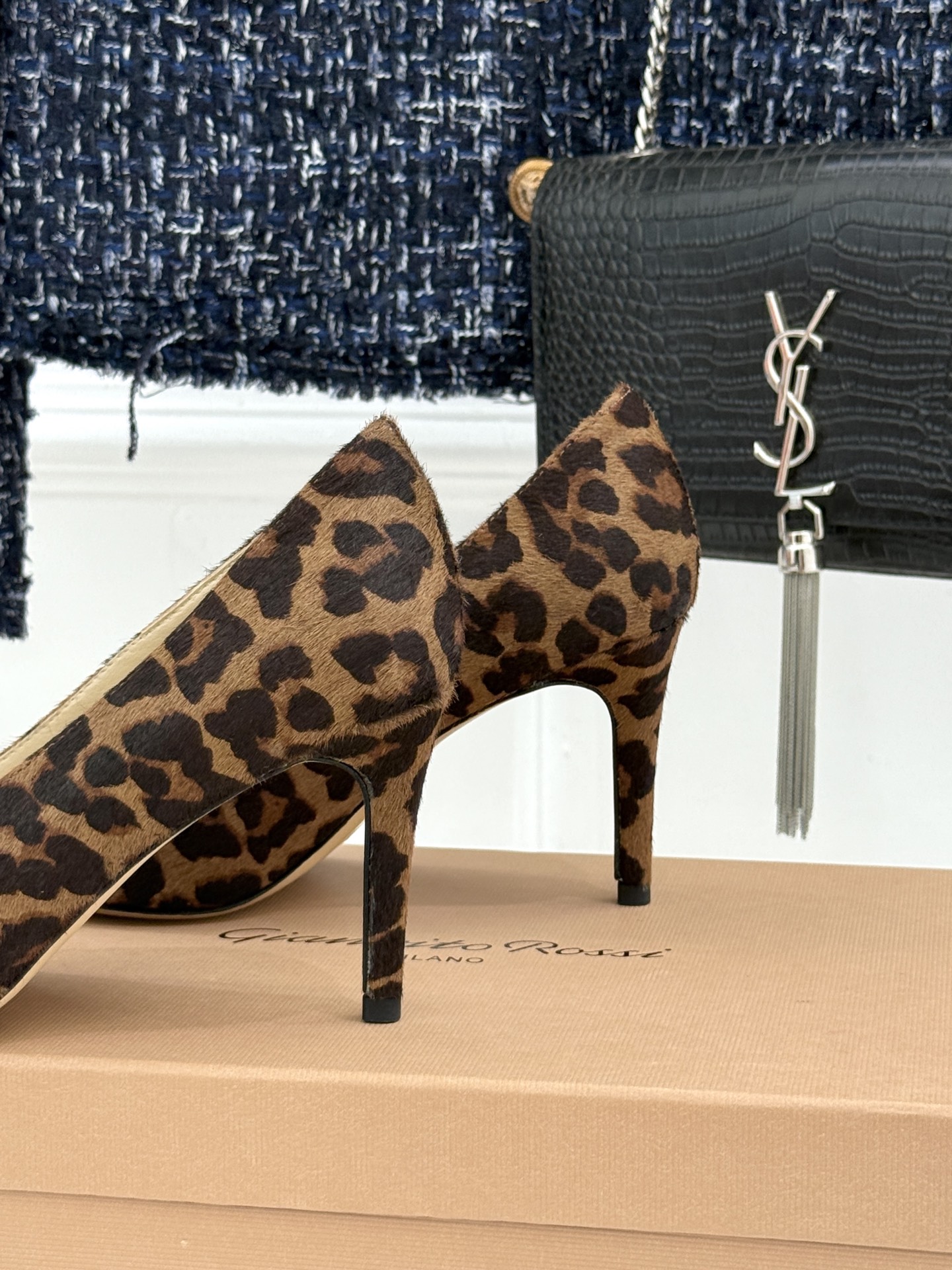 Gianvito Rossi经典极简尖头高跟鞋单鞋以「删繁就简」的意式匠心将高奢质感藏于利落线条让每一步