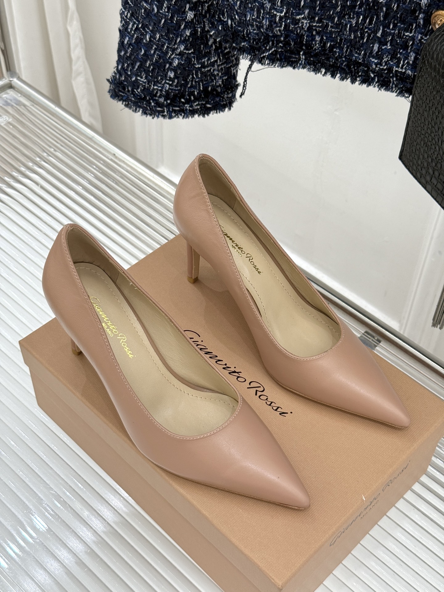 Gianvito Rossi经典极简尖头高跟鞋单鞋以「删繁就简」的意式匠心将高奢质感藏于利落线条让每一步