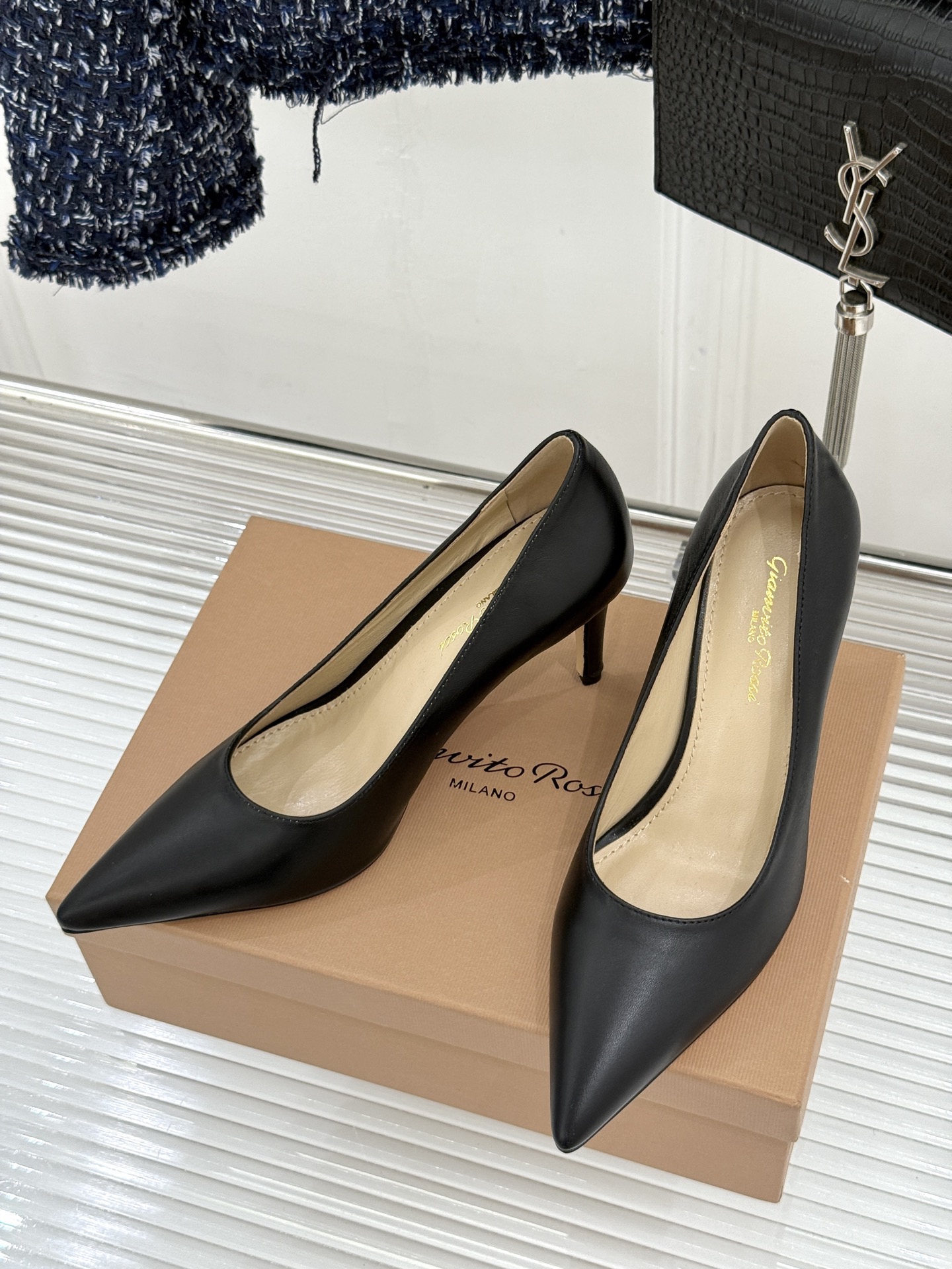 Gianvito Rossi经典极简尖头高跟鞋单鞋以「删繁就简」的意式匠心将高奢质感藏于利落线条让每一步