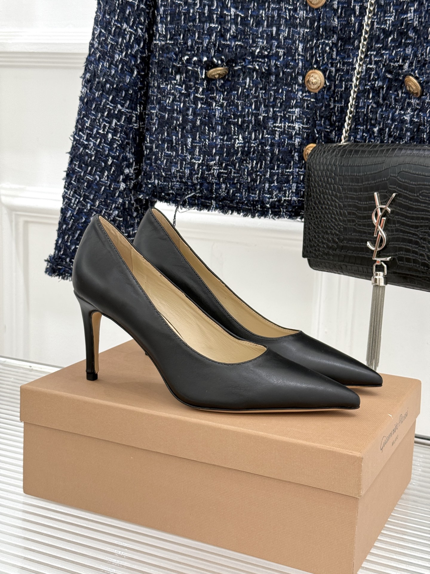 Gianvito Rossi经典极简尖头高跟鞋单鞋以「删繁就简」的意式匠心将高奢质感藏于利落线条让每一步