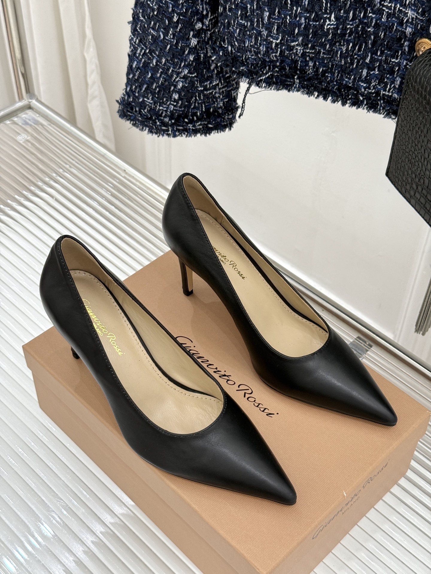 Gianvito Rossi经典极简尖头高跟鞋单鞋以「删繁就简」的意式匠心将高奢质感藏于利落线条让每一步