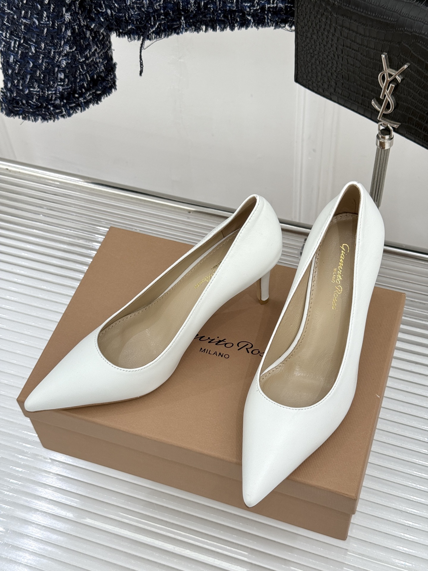 Gianvito Rossi经典极简尖头高跟鞋单鞋以「删繁就简」的意式匠心将高奢质感藏于利落线条让每一步