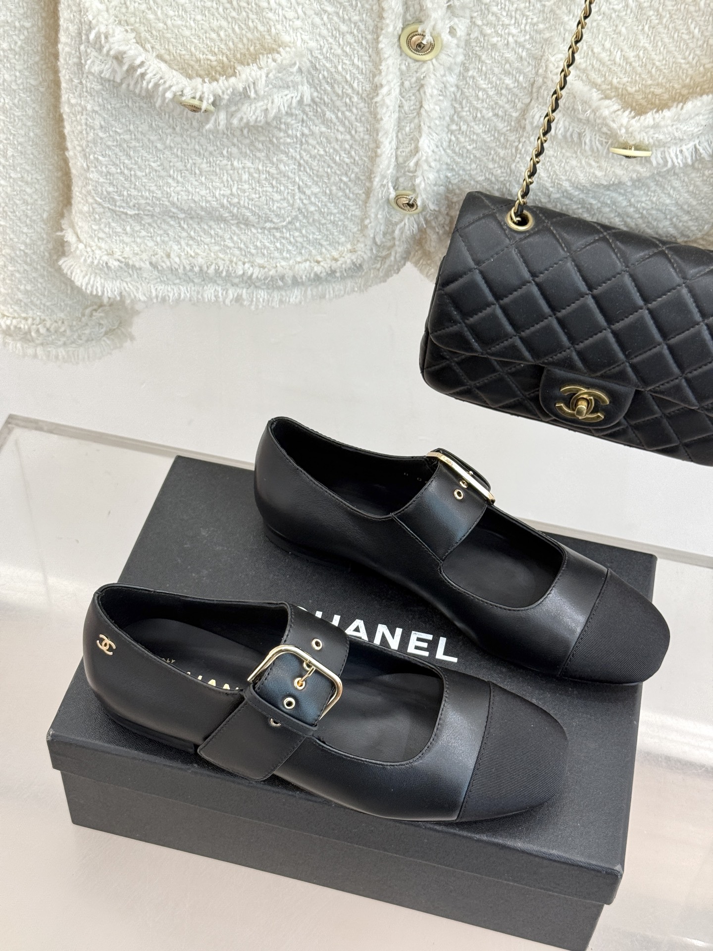 CHANE*｜小香 26P拼色皮带扣平底玛丽珍鞋小香26P早春焕新经典玛丽珍拼色设计碰撞出法式巧思利落高