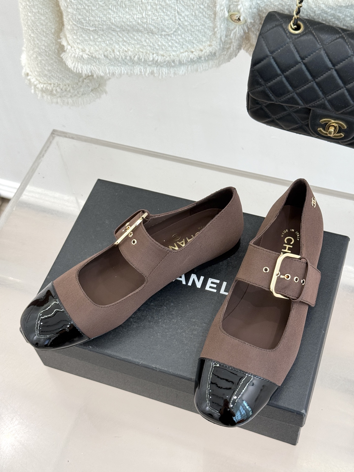 CHANE*｜小香 26P拼色皮带扣平底玛丽珍鞋小香26P早春焕新经典玛丽珍拼色设计碰撞出法式巧思利落高