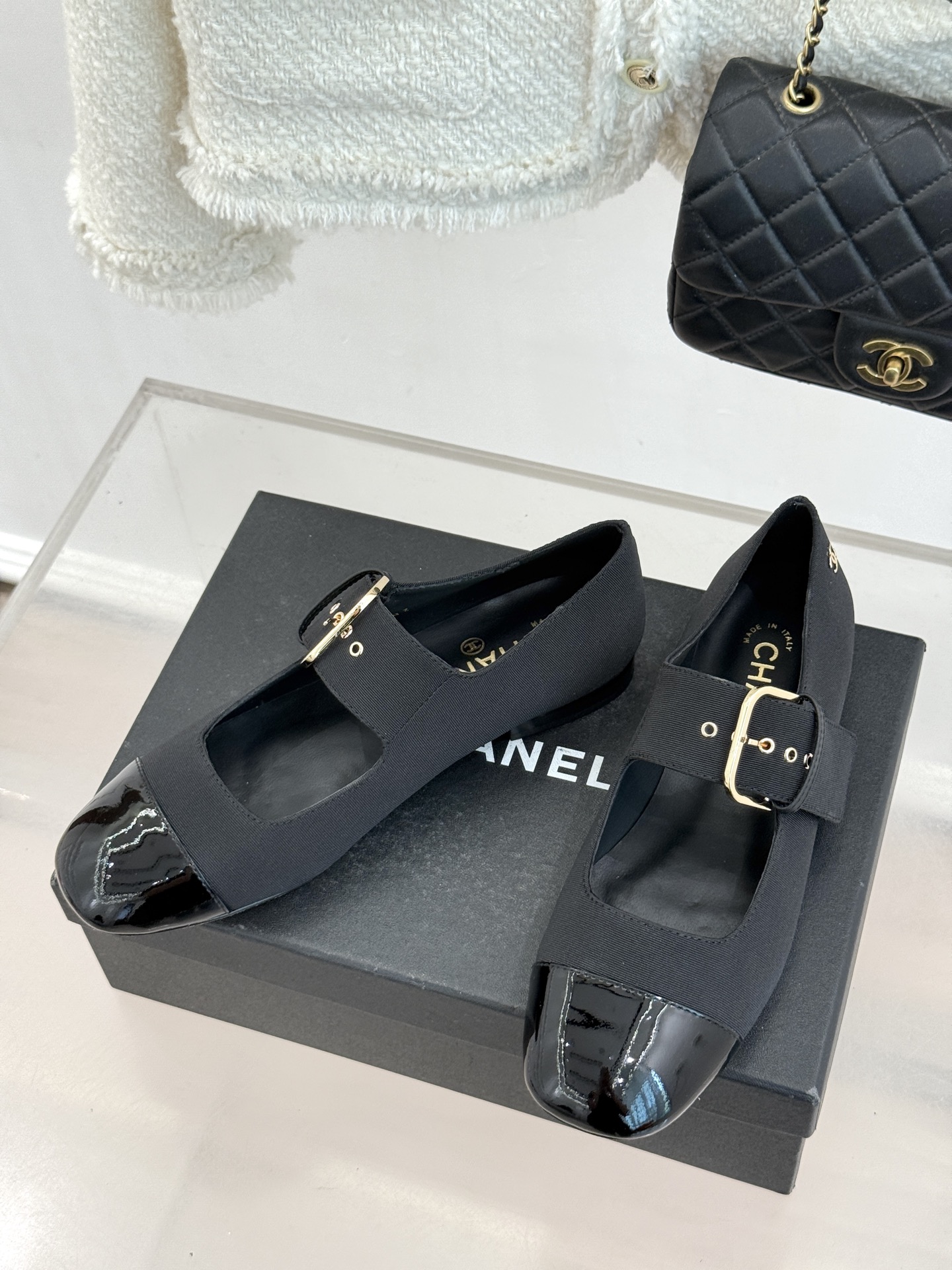 CHANE*｜小香 26P拼色皮带扣平底玛丽珍鞋小香26P早春焕新经典玛丽珍拼色设计碰撞出法式巧思利落高