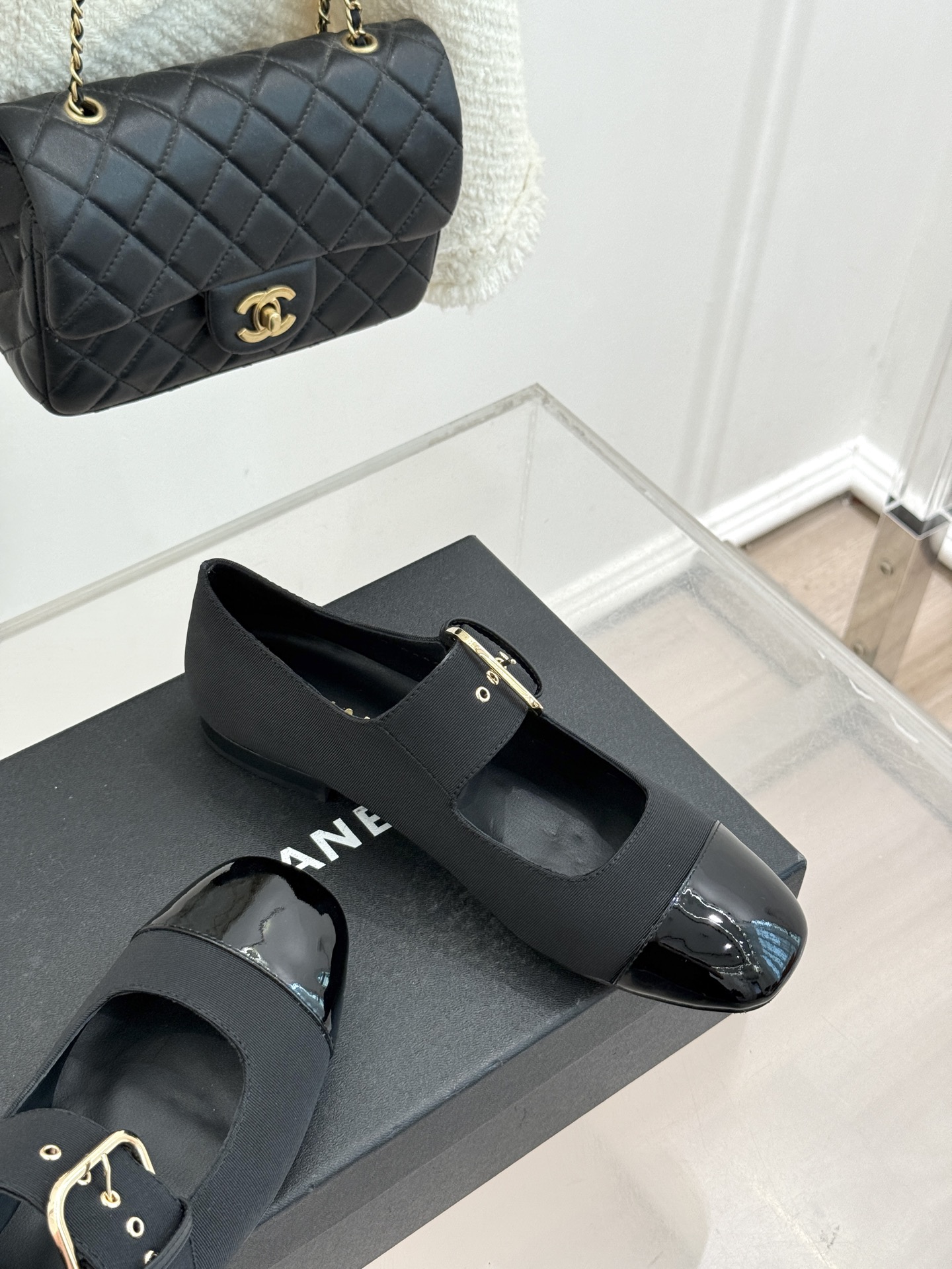 CHANE*｜小香 26P拼色皮带扣平底玛丽珍鞋小香26P早春焕新经典玛丽珍拼色设计碰撞出法式巧思利落高