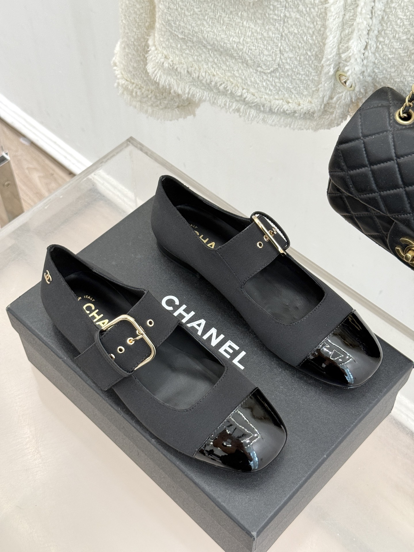 CHANE*｜小香 26P拼色皮带扣平底玛丽珍鞋小香26P早春焕新经典玛丽珍拼色设计碰撞出法式巧思利落高